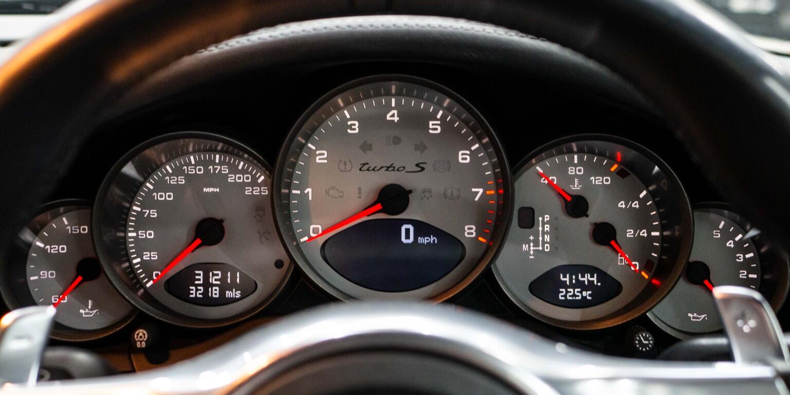 Porsche 911 view 31