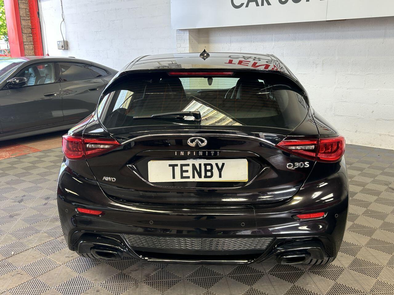 Infiniti Q30 view 22