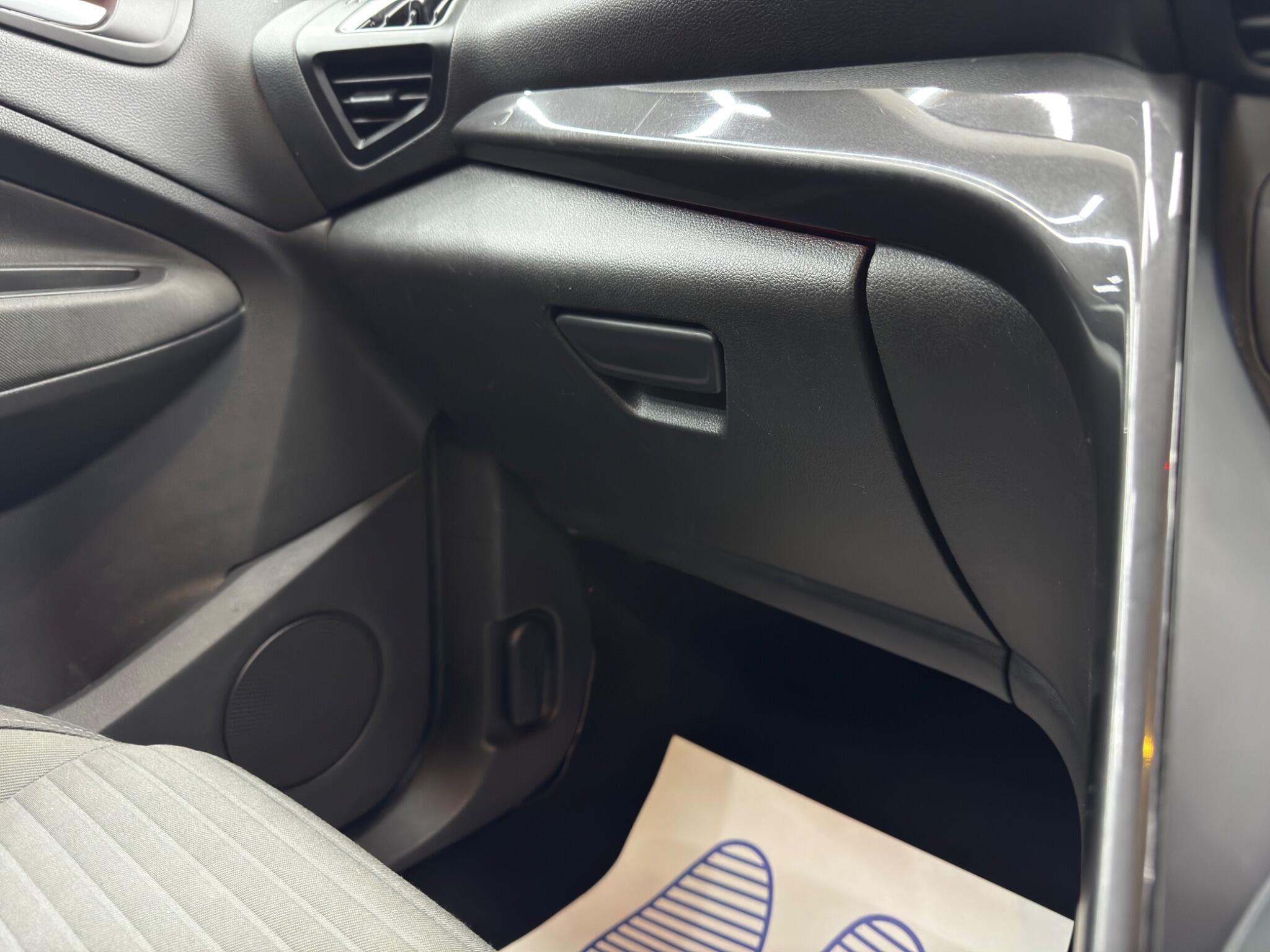 Ford C-Max view 34