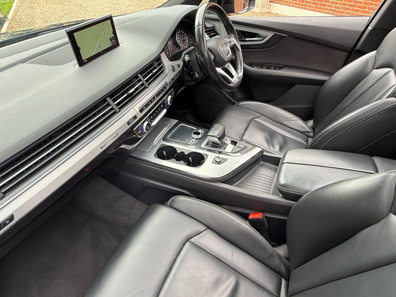 Audi Q7 view 20