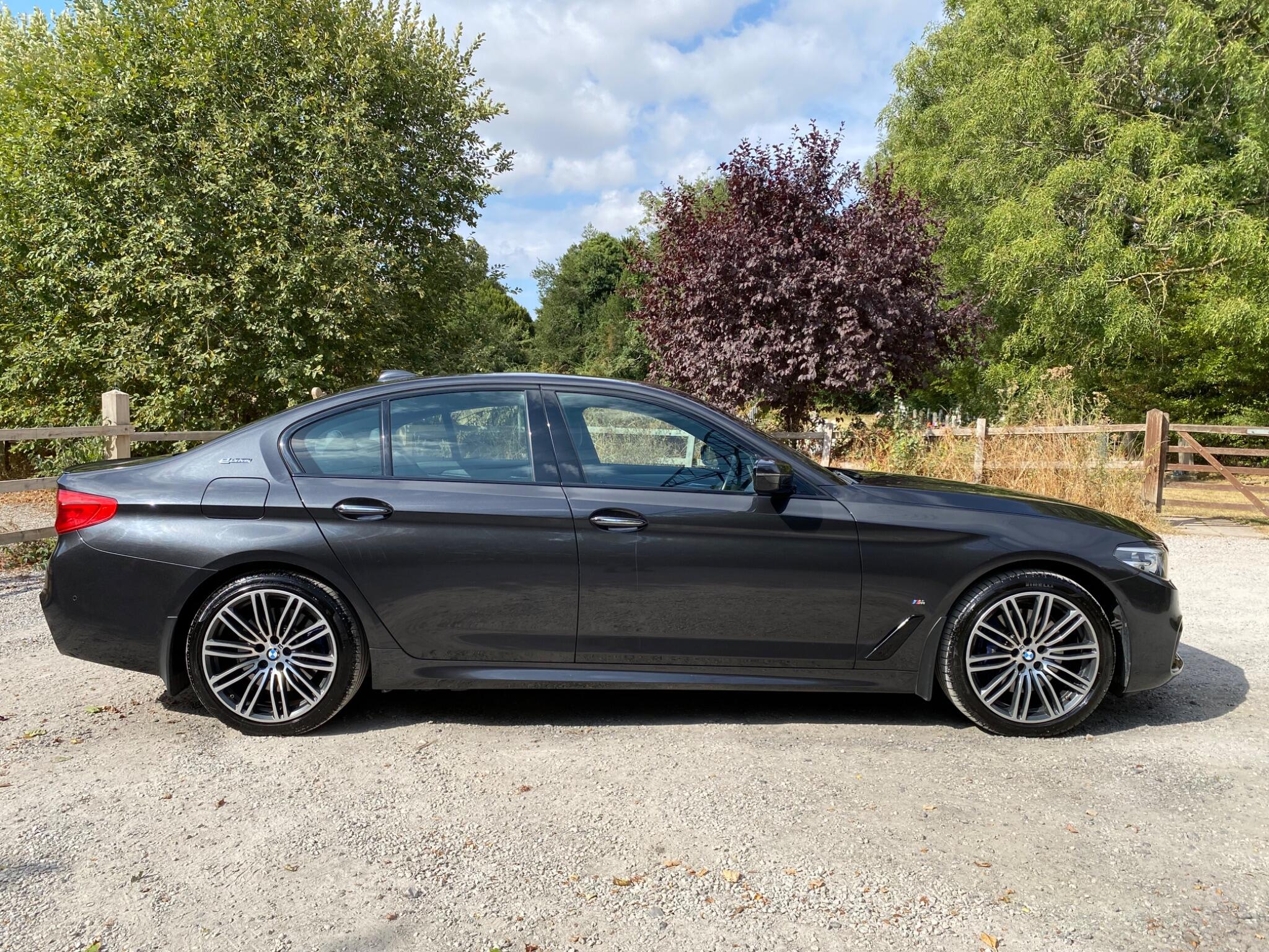 BMW 5 Series view 8
