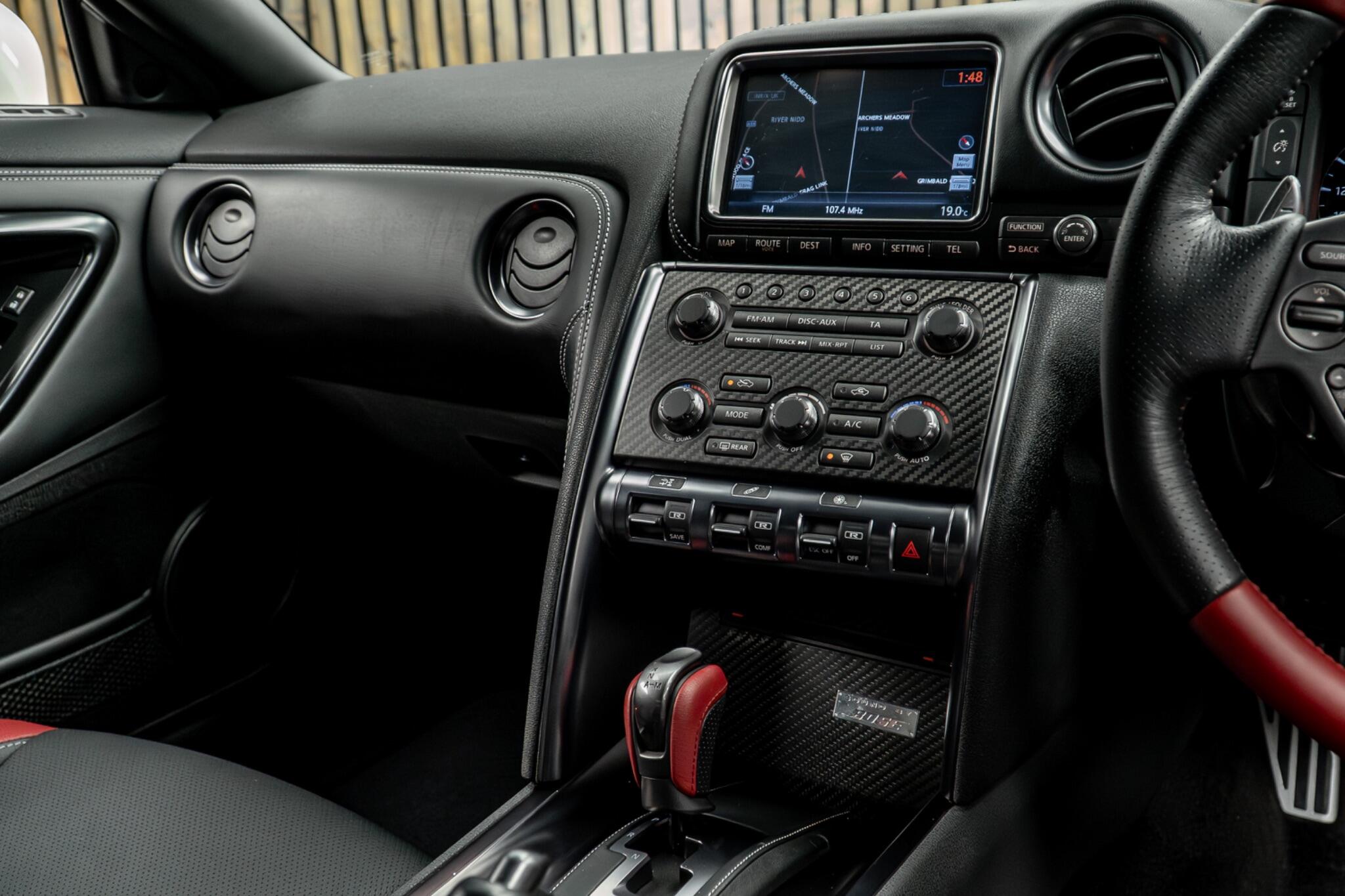 Nissan GT-R view 25