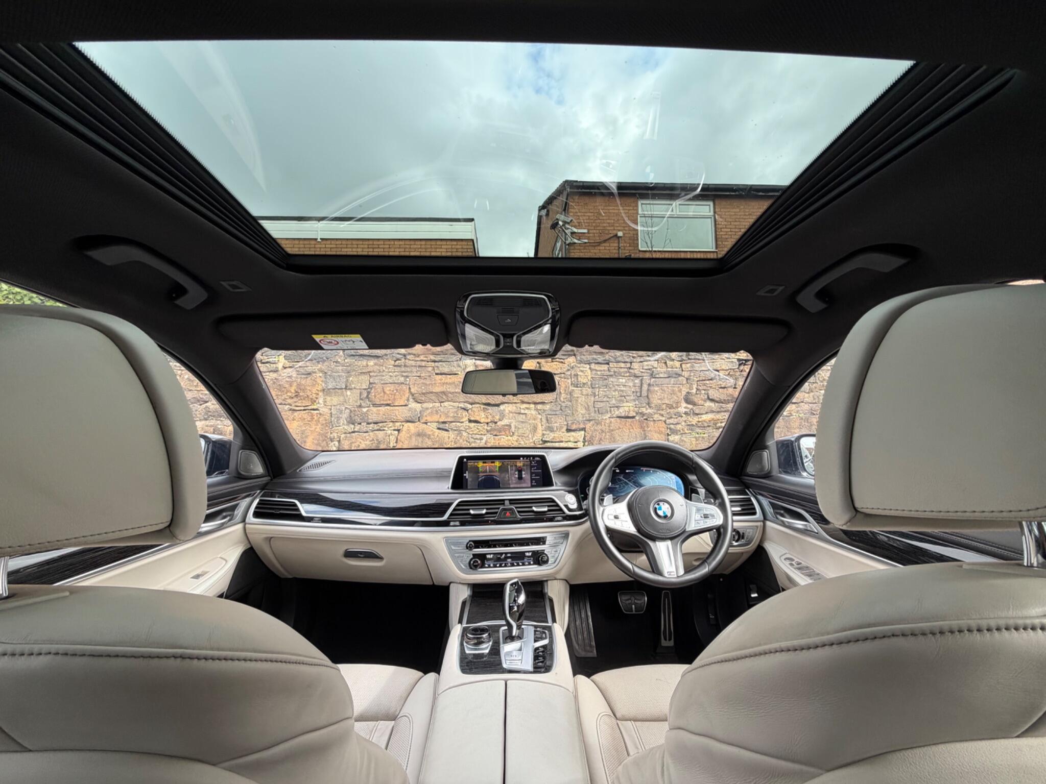 BMW 7 Series view 10