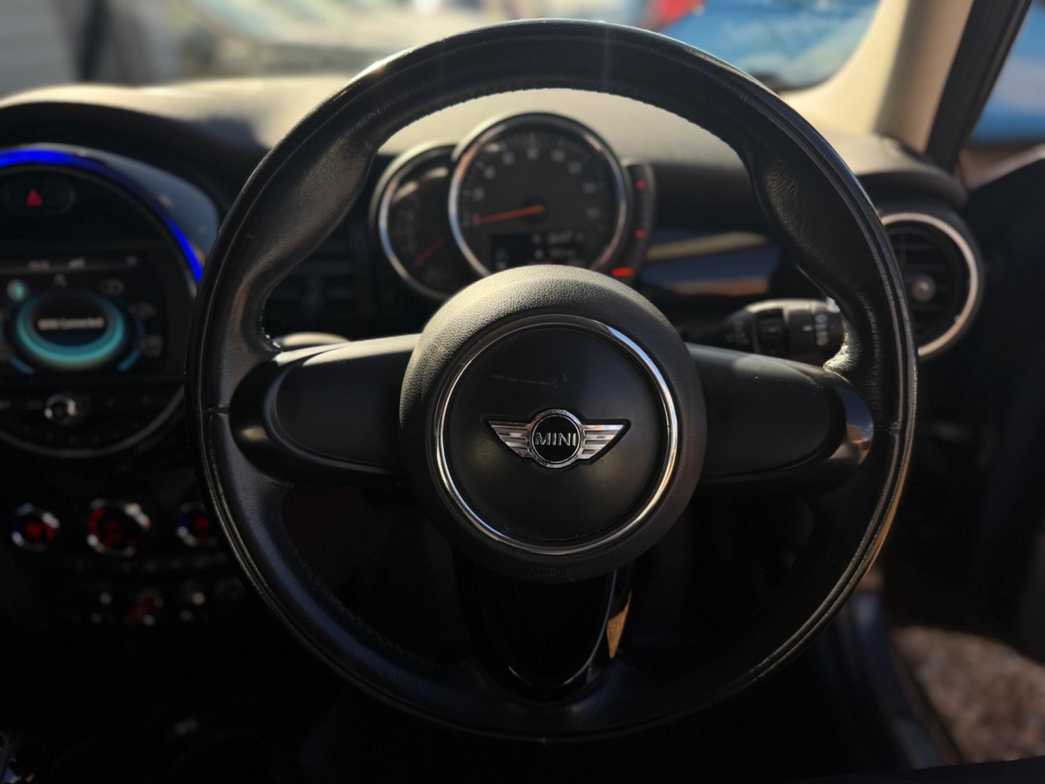 MINI Hatch view 22