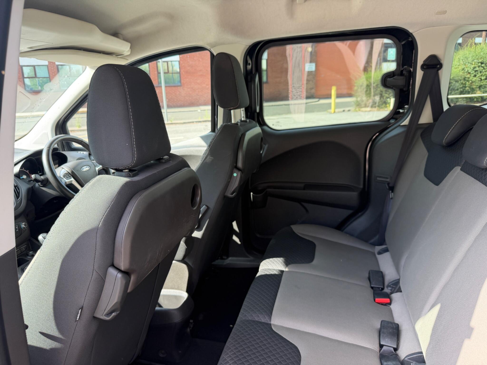 Ford Tourneo Courier view 21