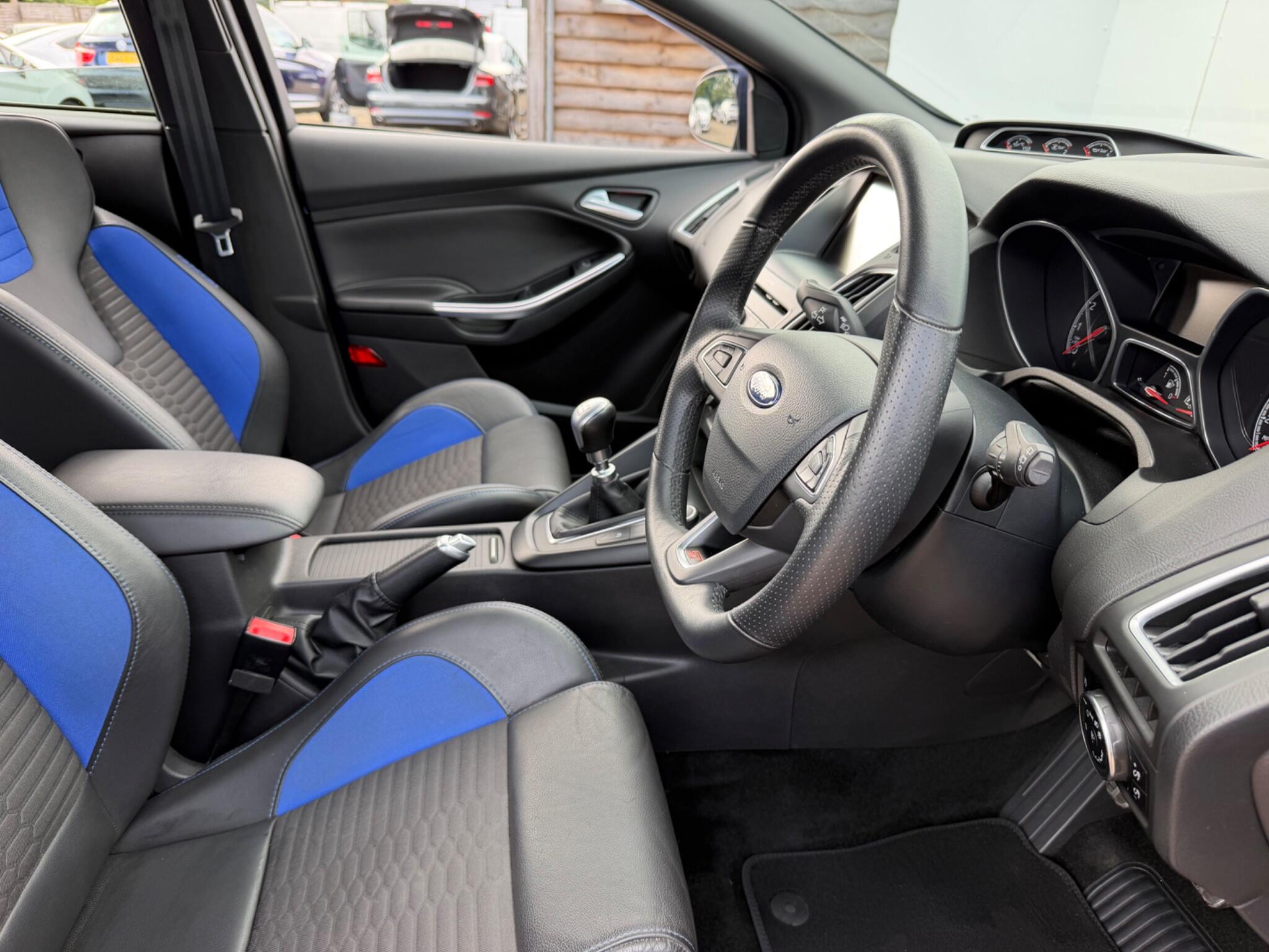 Ford Focus view 17