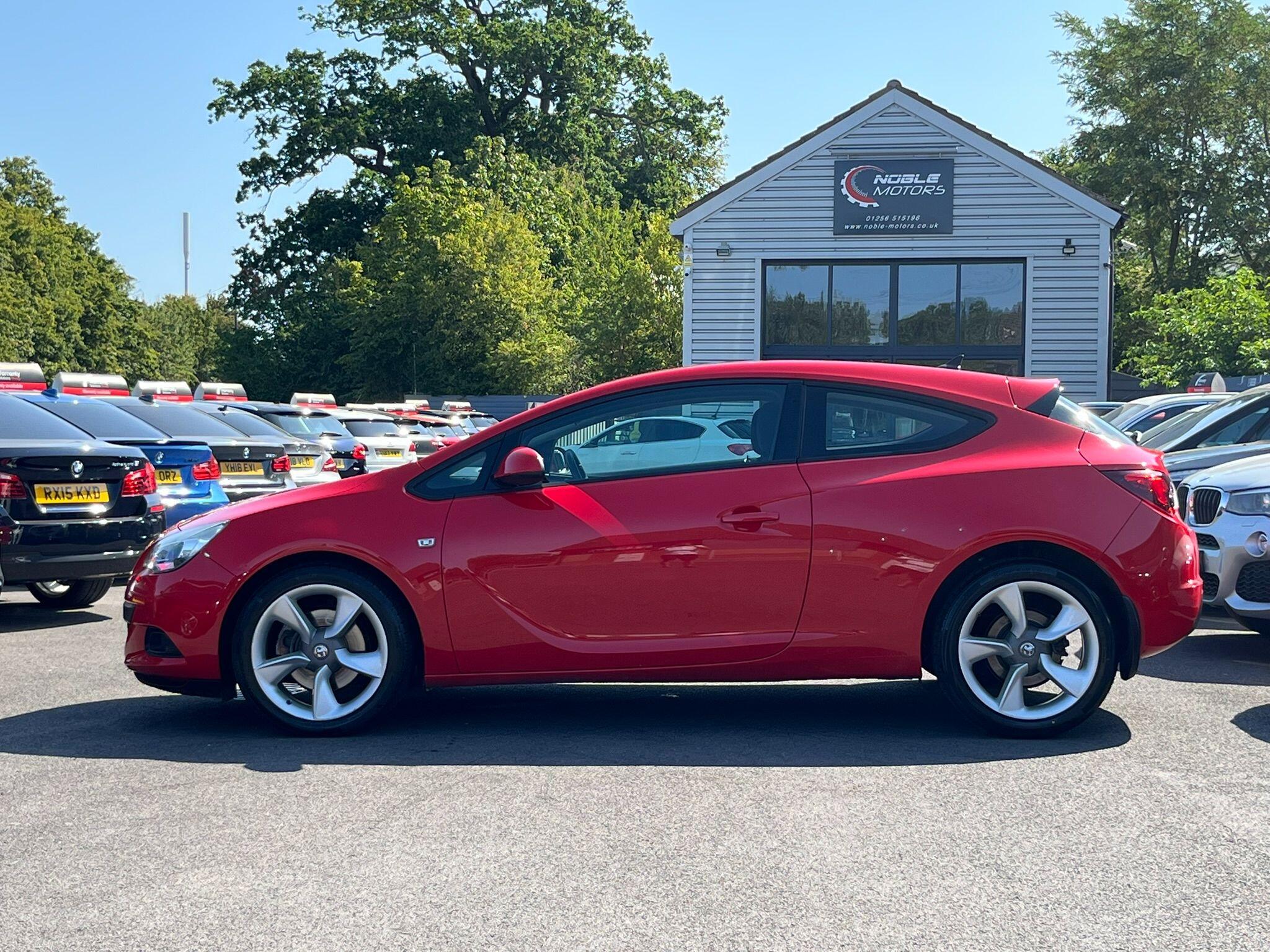Vauxhall Astra GTC view 4