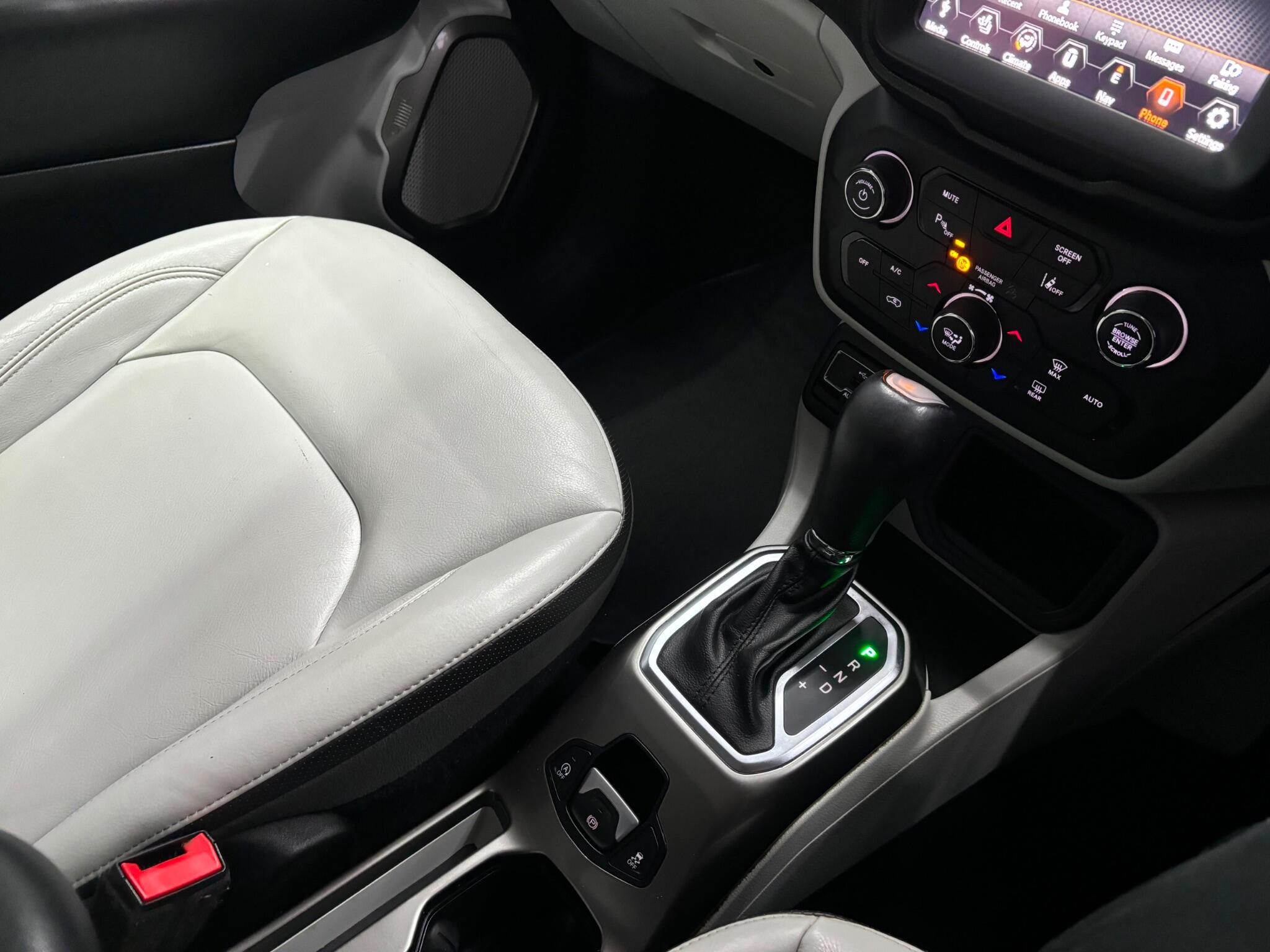 Jeep Renegade view 13