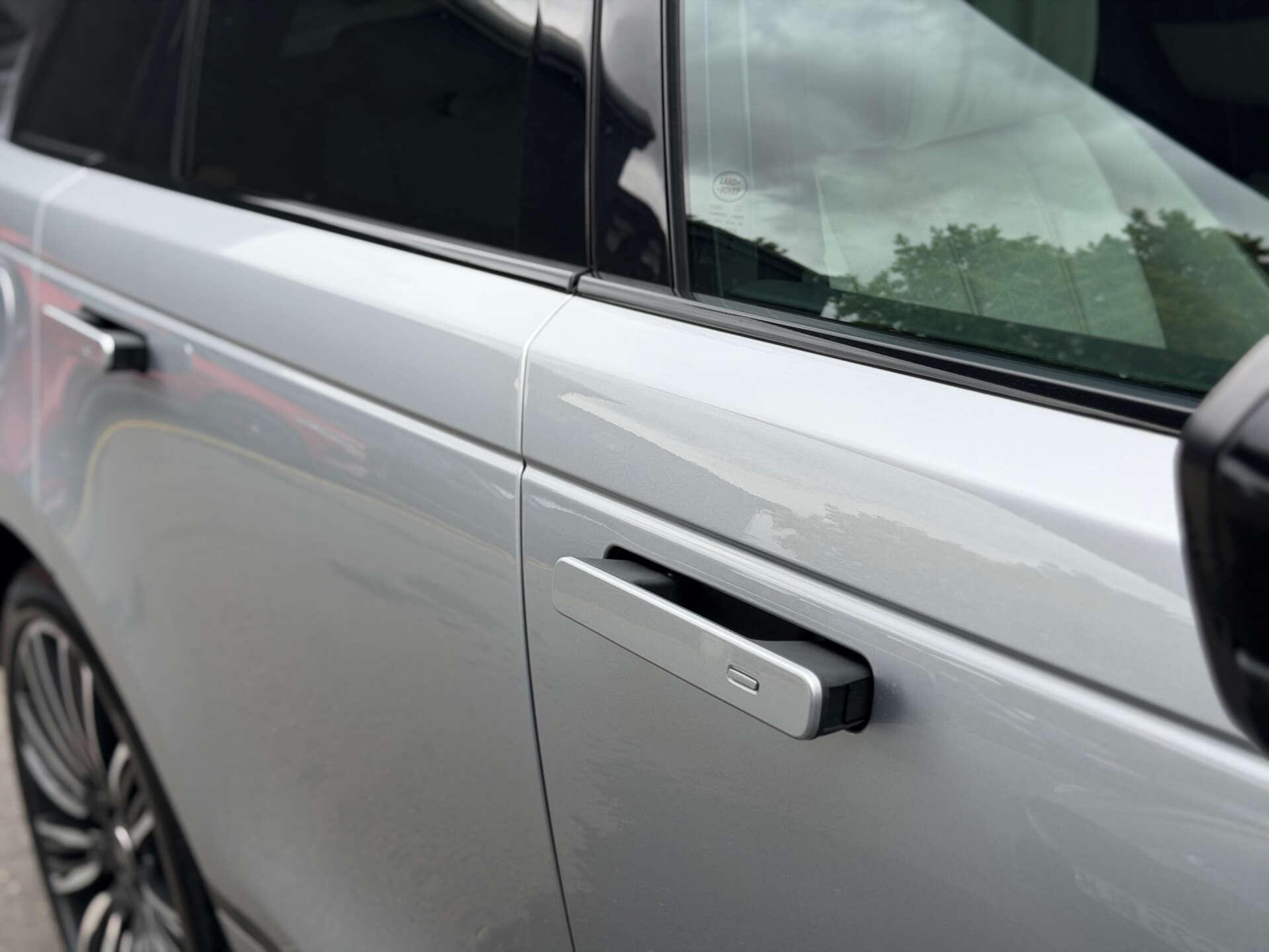 Land Rover Range Rover Velar view 35