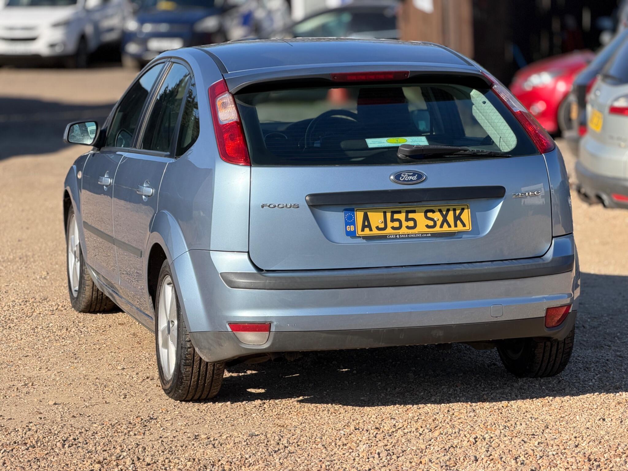2006 Ford Focus 1.6 Zetec Climate 5dr image 8