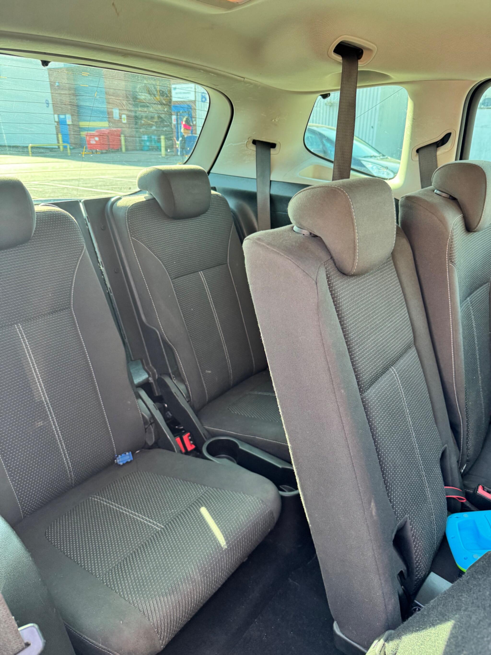 Vauxhall Zafira Tourer view 35