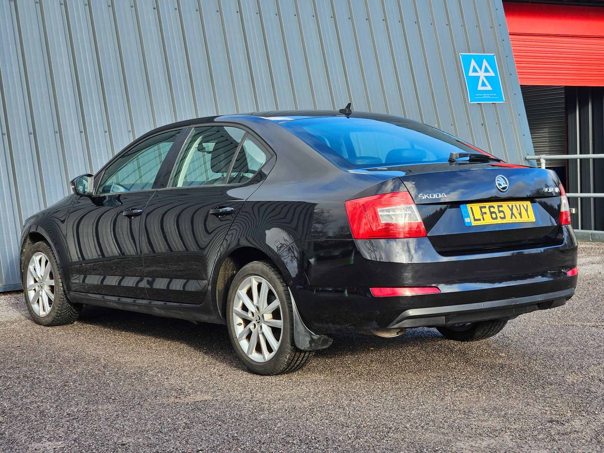 2015 Skoda Octavia image 12