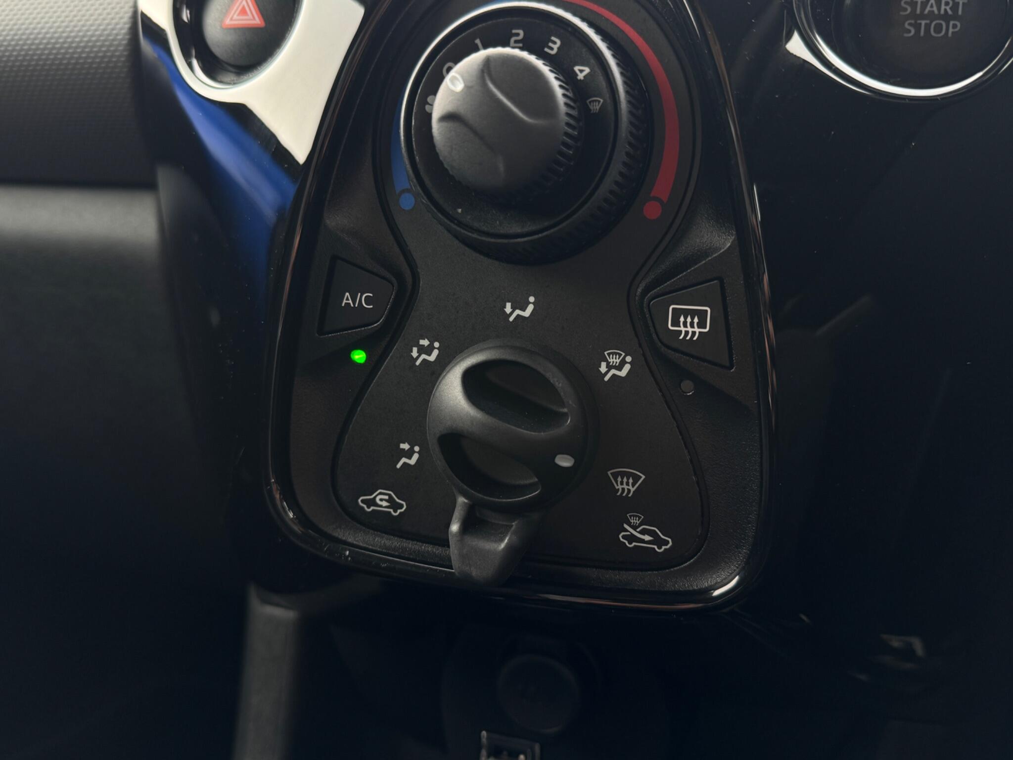 Peugeot 108 view 26
