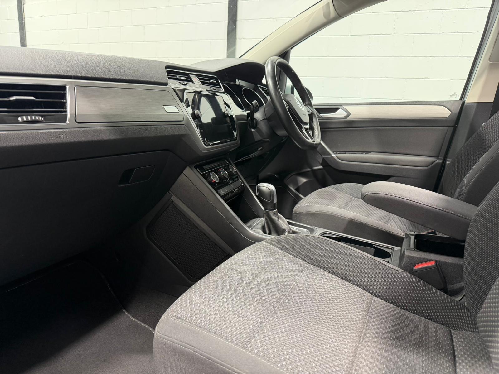 Volkswagen Touran view 34