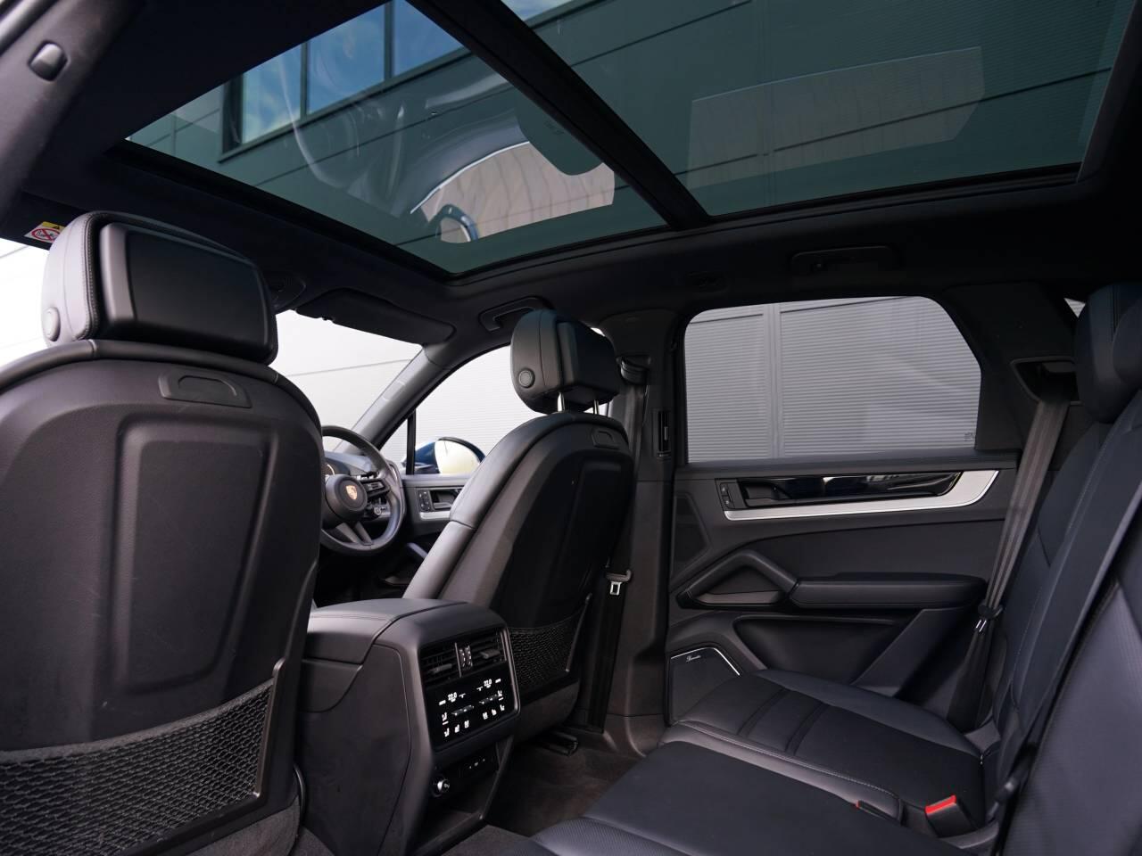 Porsche Cayenne view 20