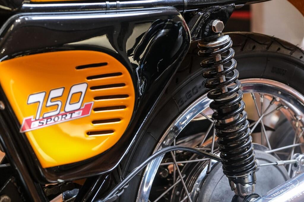 Ducati 750 view 28