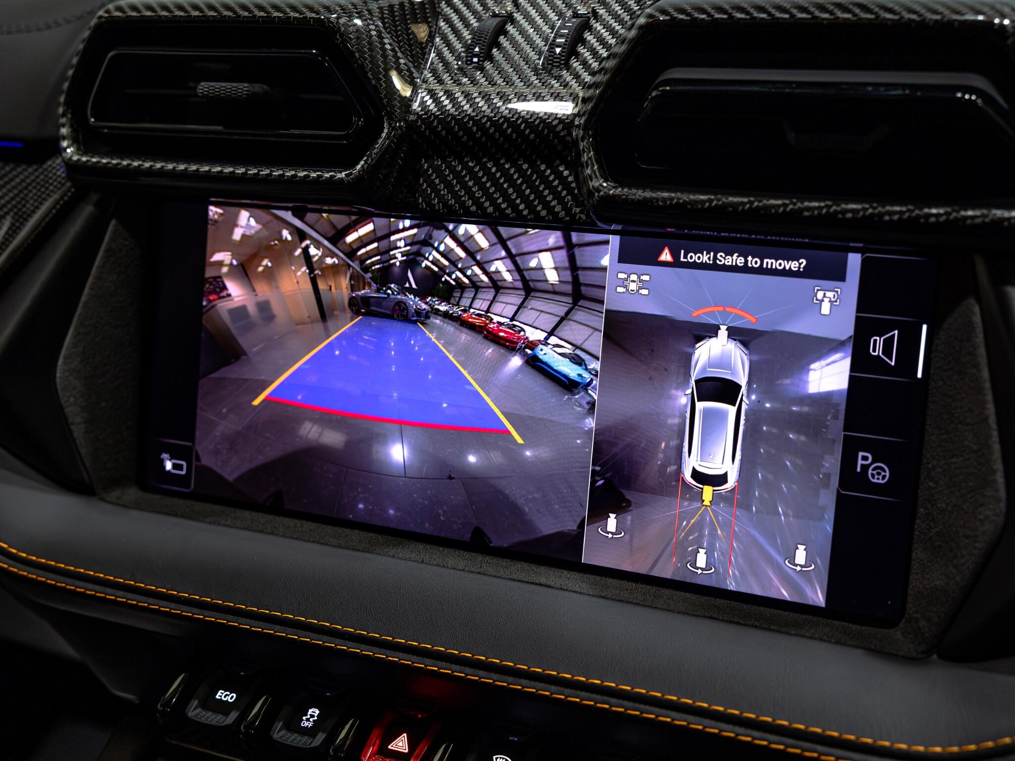 Lamborghini Urus view 19