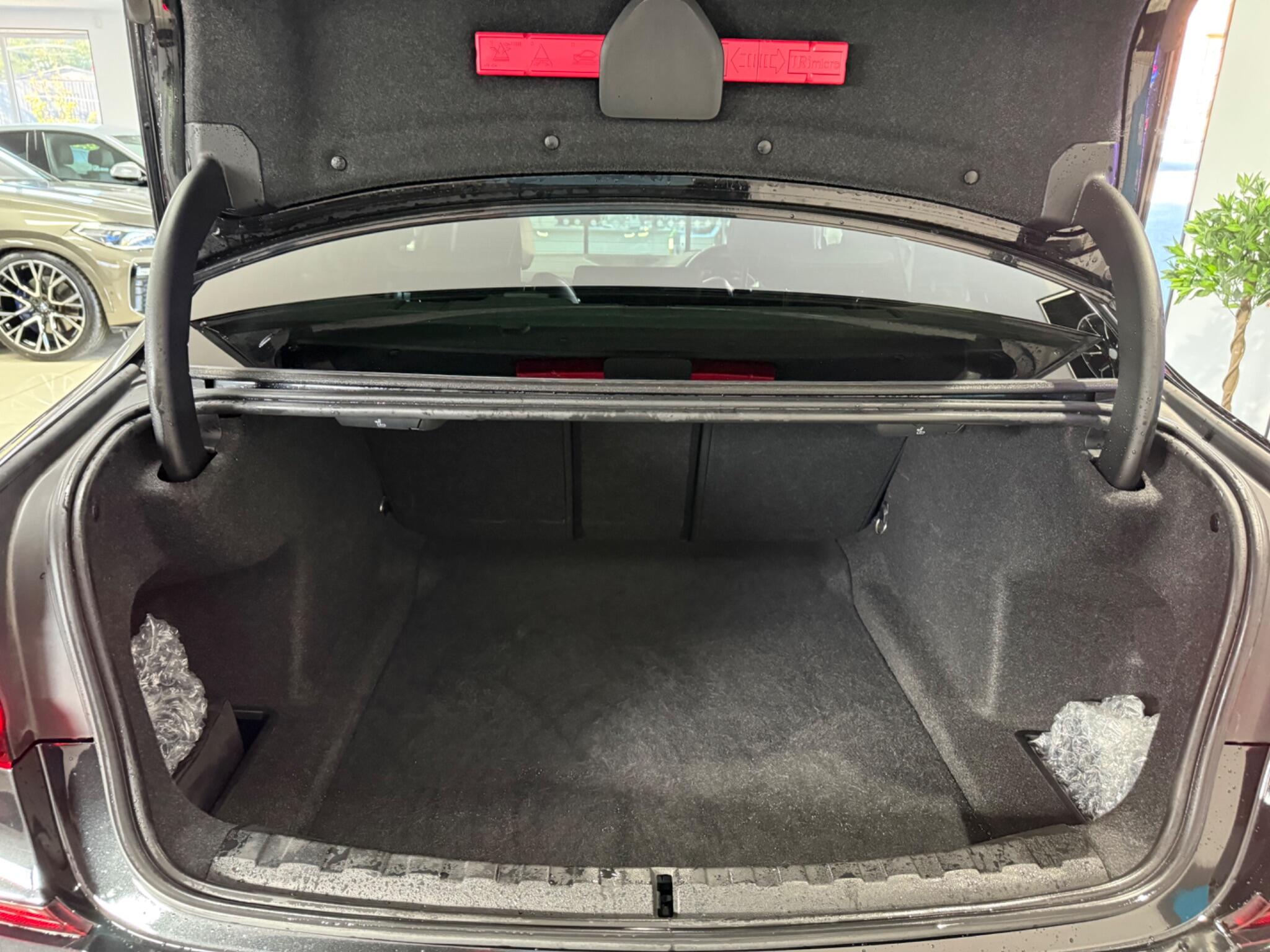 BMW 3 Series view 28