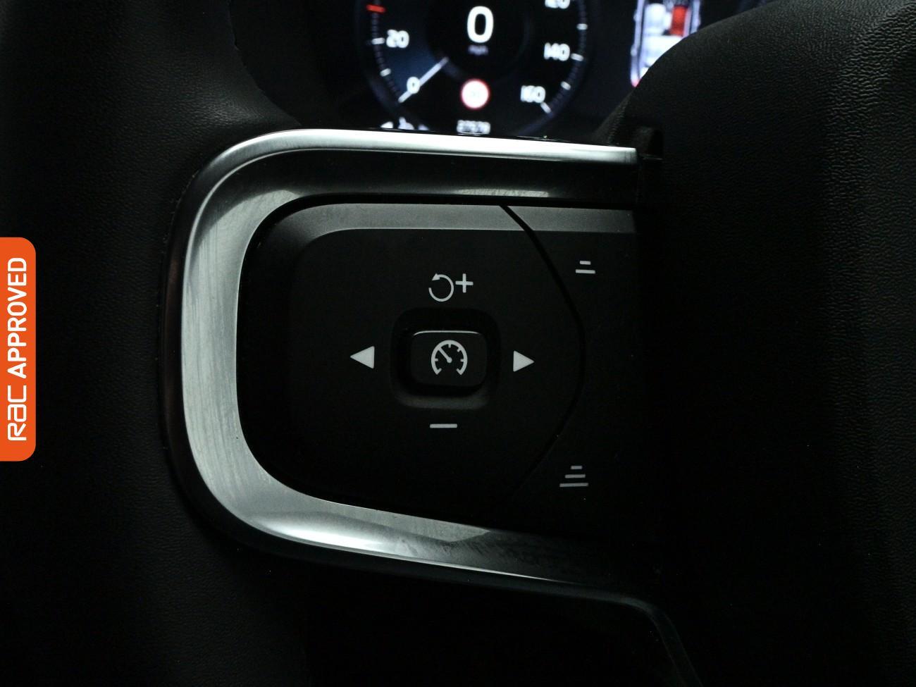 Volvo XC40 view 25