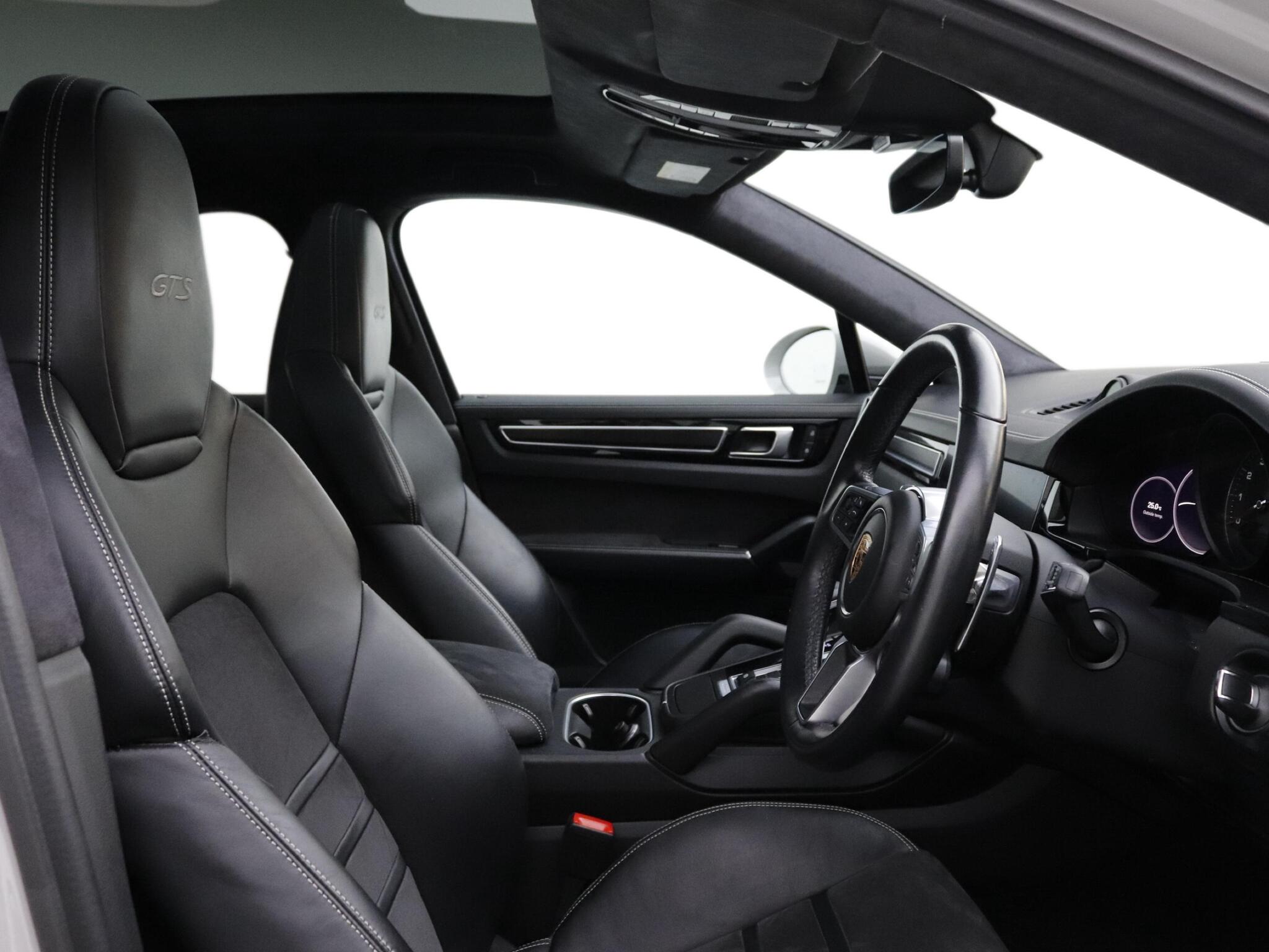Porsche Cayenne view 10