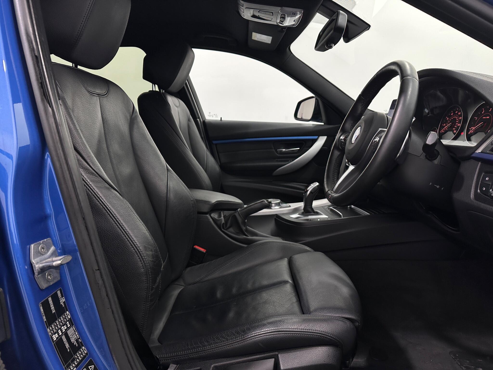 BMW 3 Series view 30