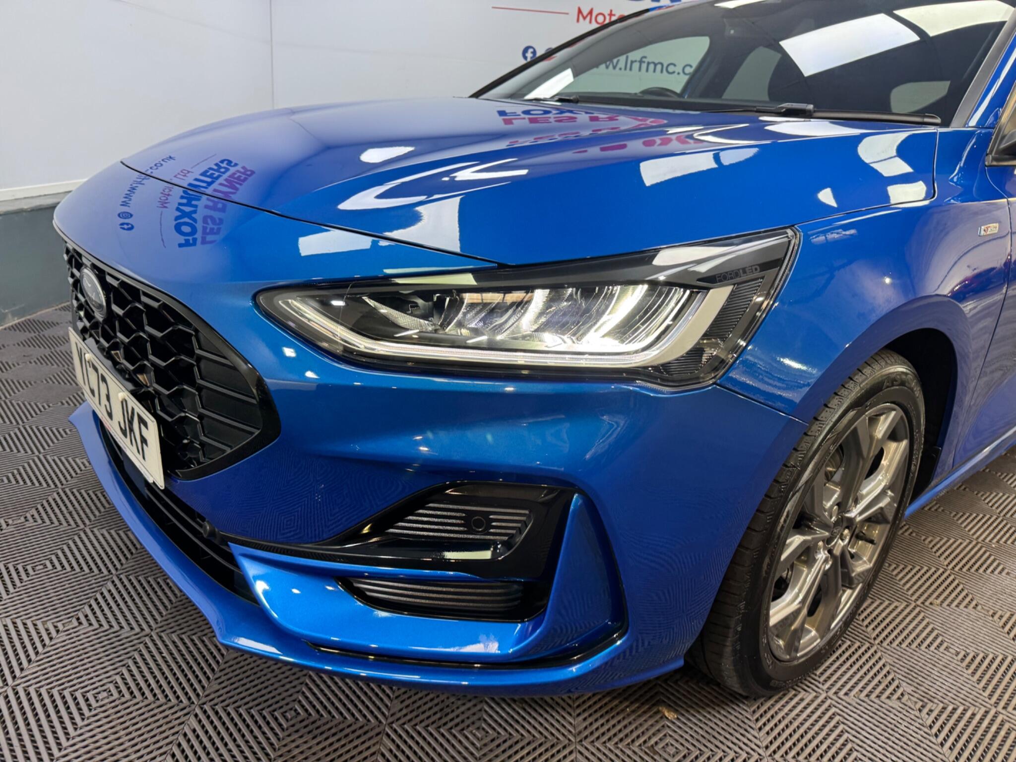 Ford Focus view 23