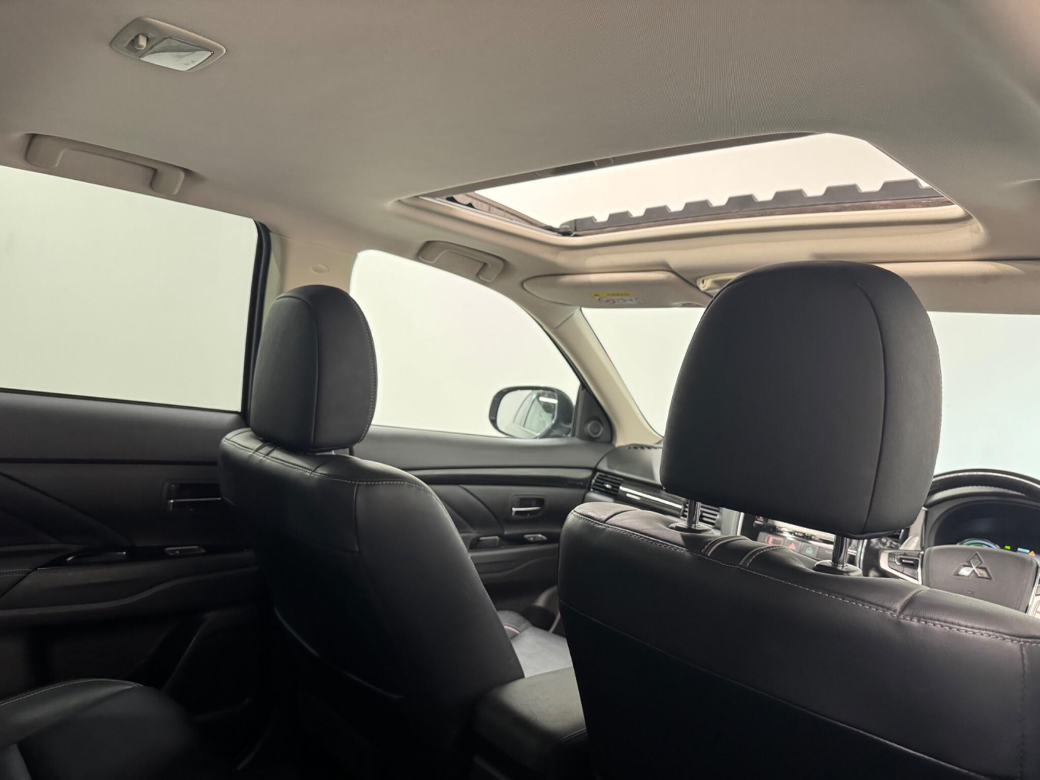 Mitsubishi Outlander view 14