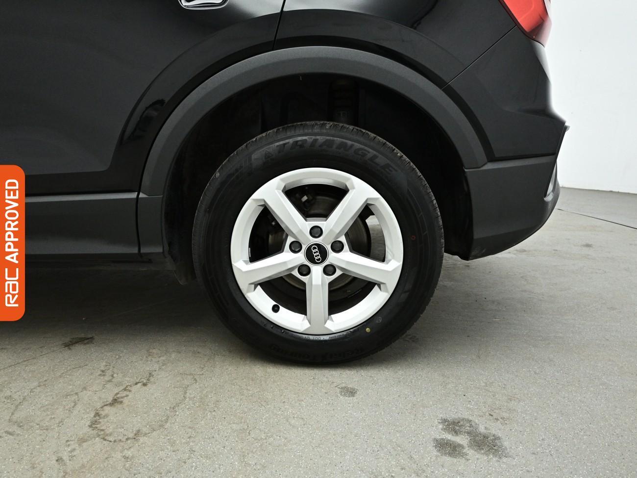 Audi Q2 view 24