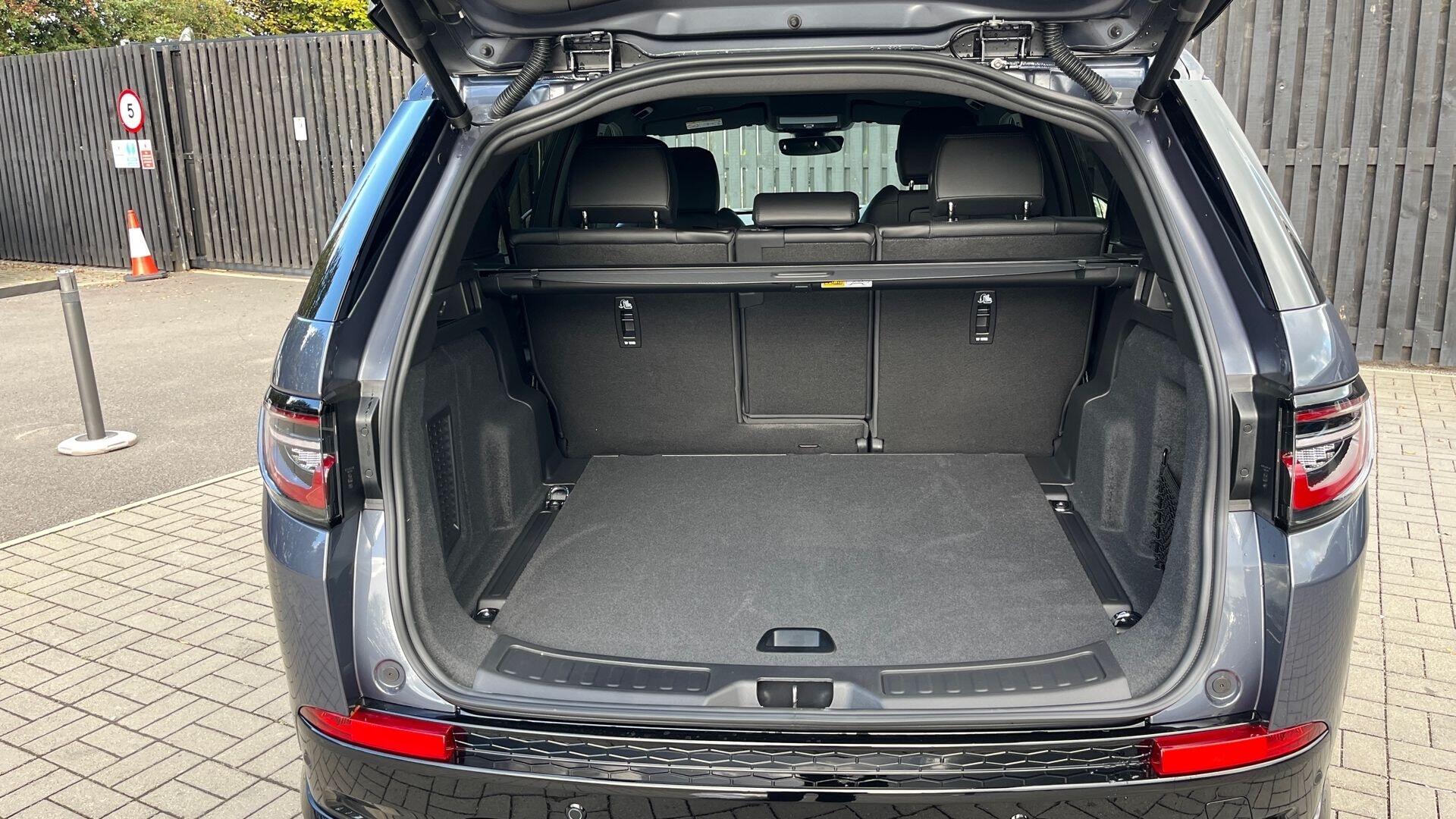 Land Rover Discovery Sport view 11