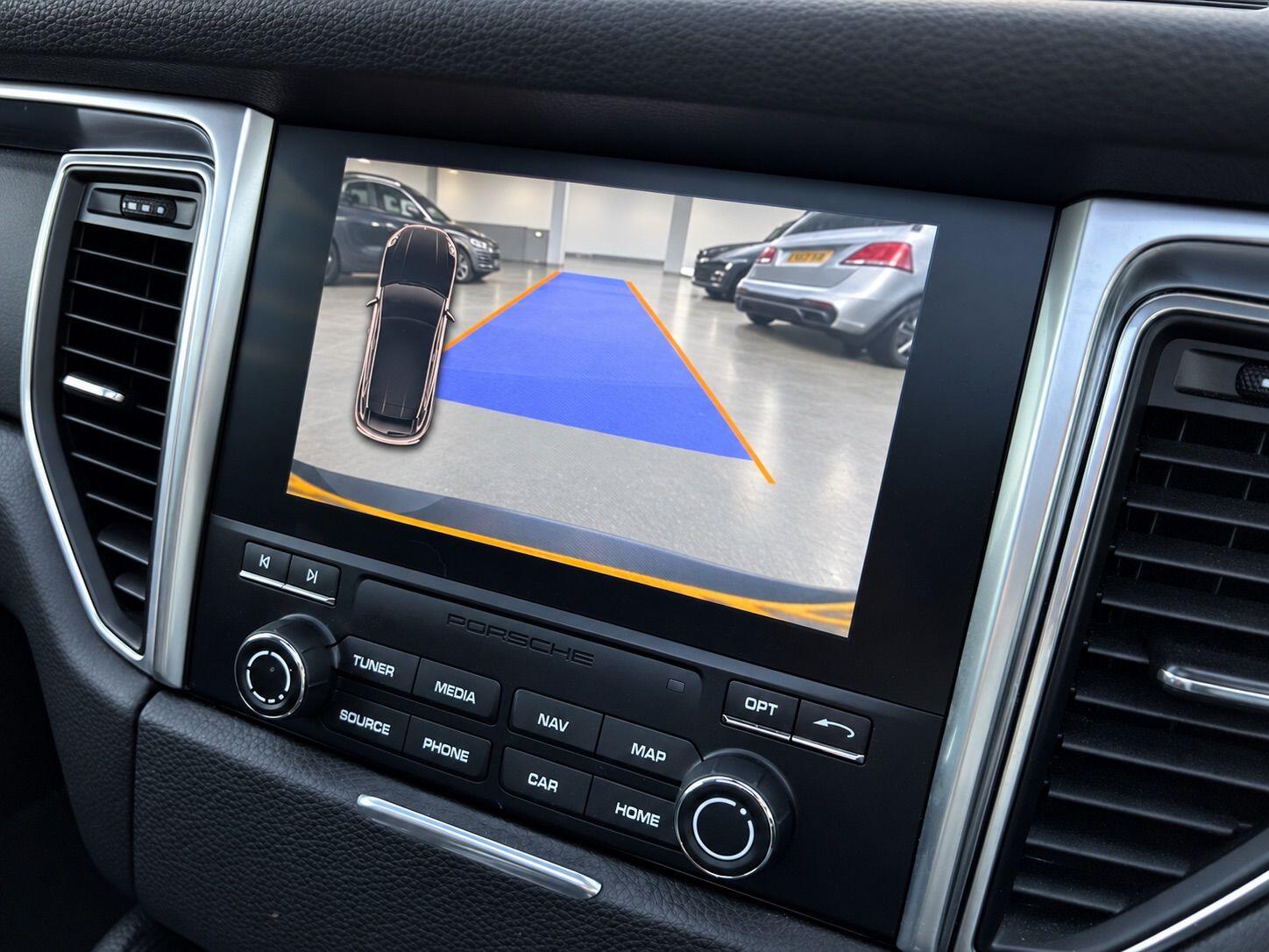 Porsche Macan view 24