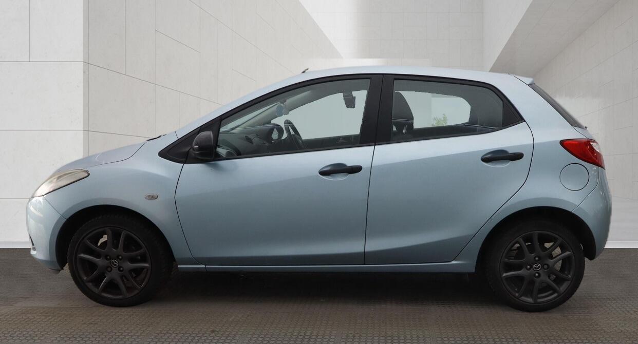 Mazda Mazda2 view 4