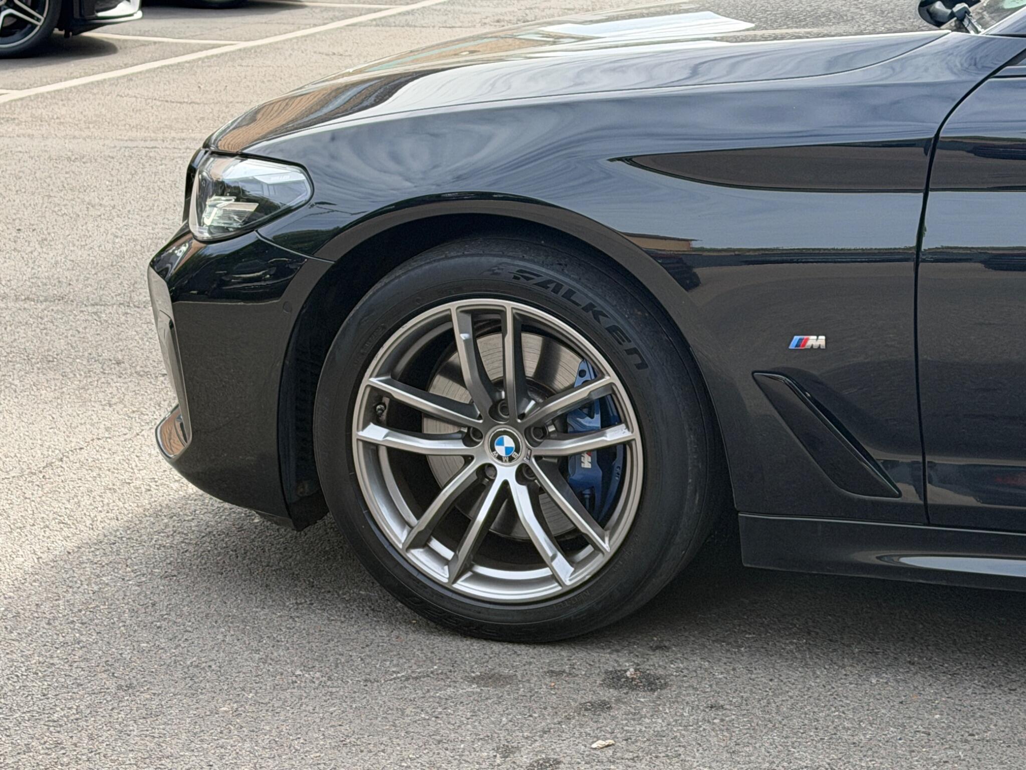 BMW 5 Series view 8