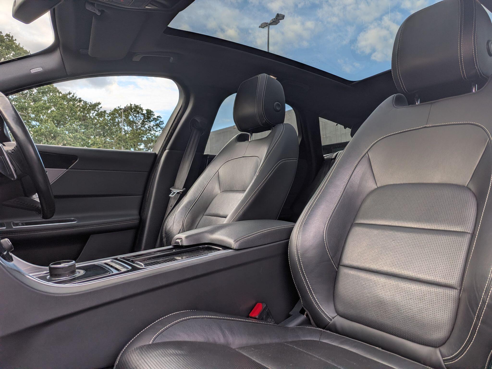 Jaguar XF view 20