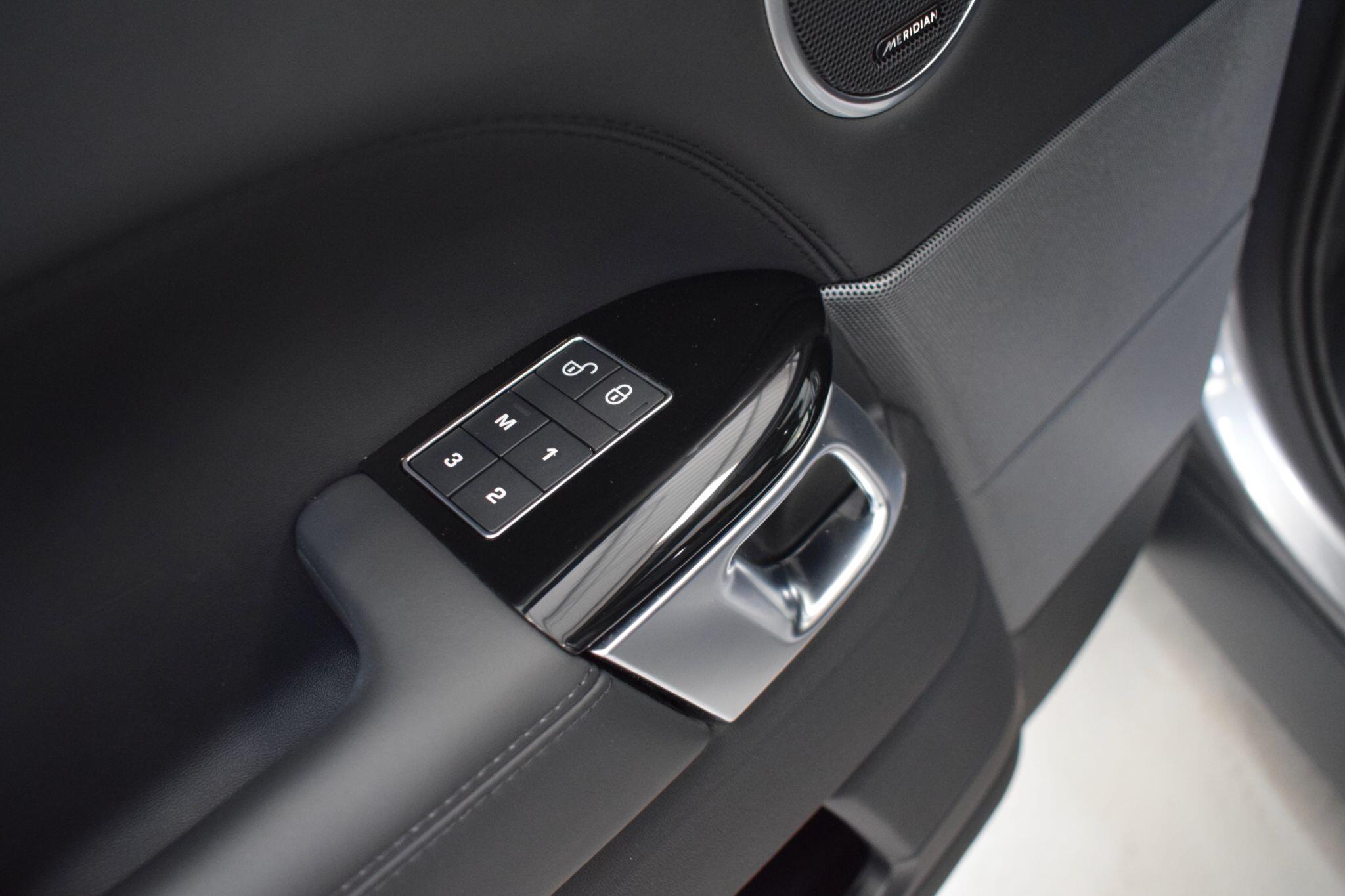 Land Rover Range Rover Sport view 14