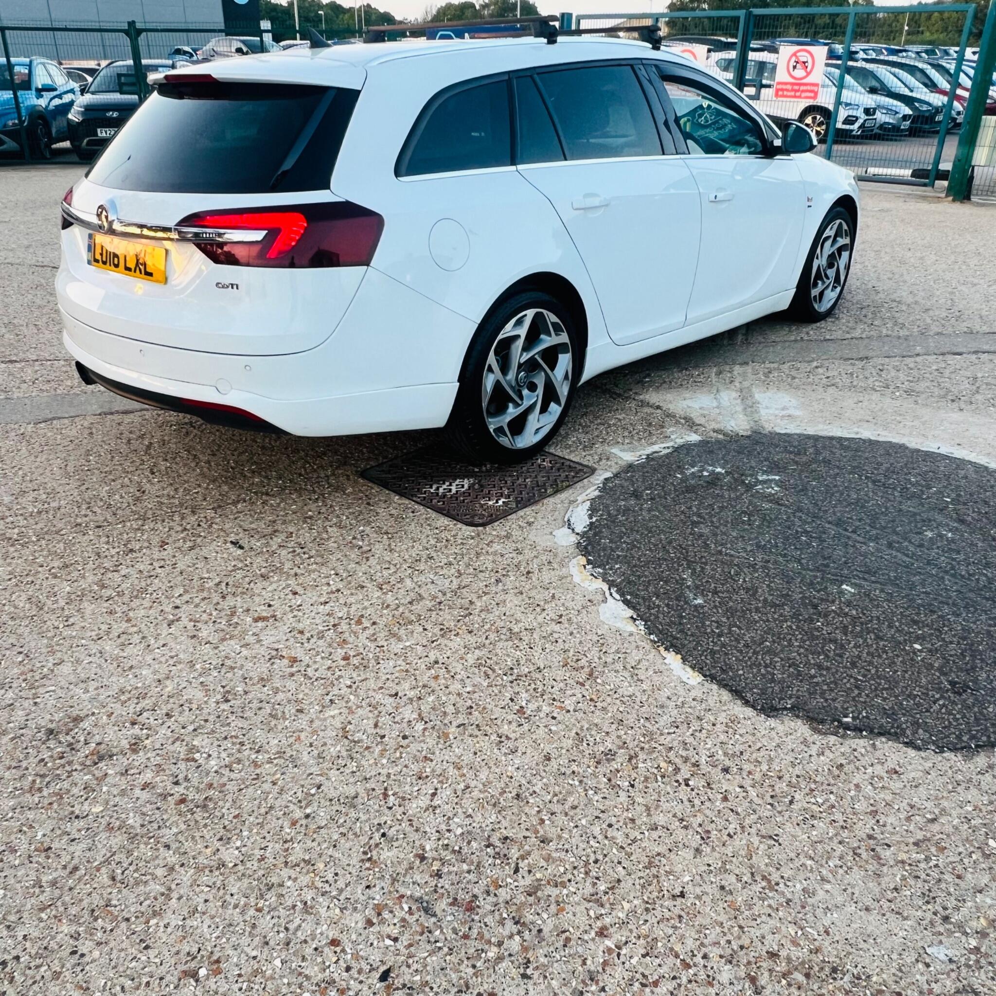 Vauxhall Insignia view 8
