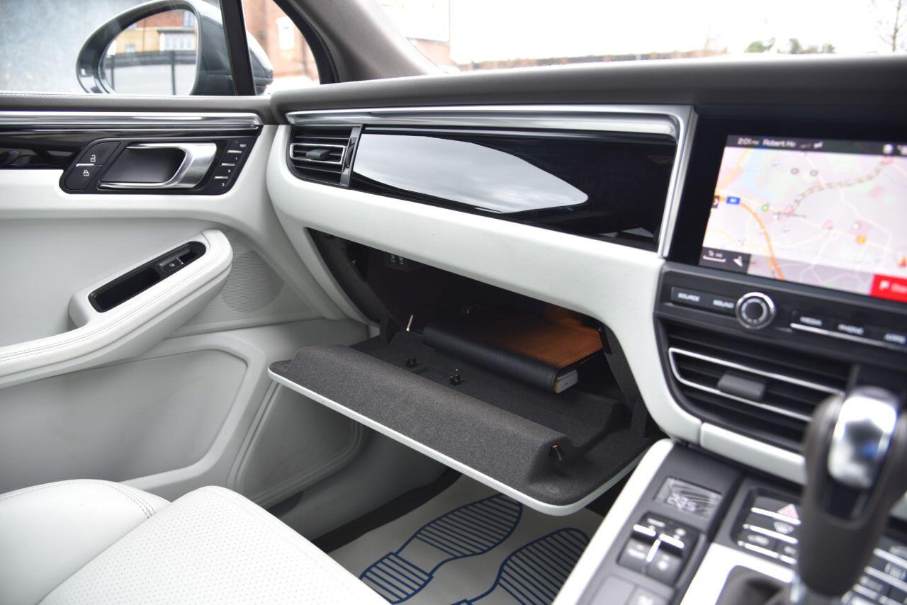 Porsche Macan view 56