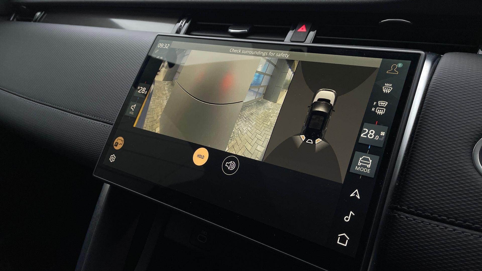 Land Rover Discovery Sport view 12