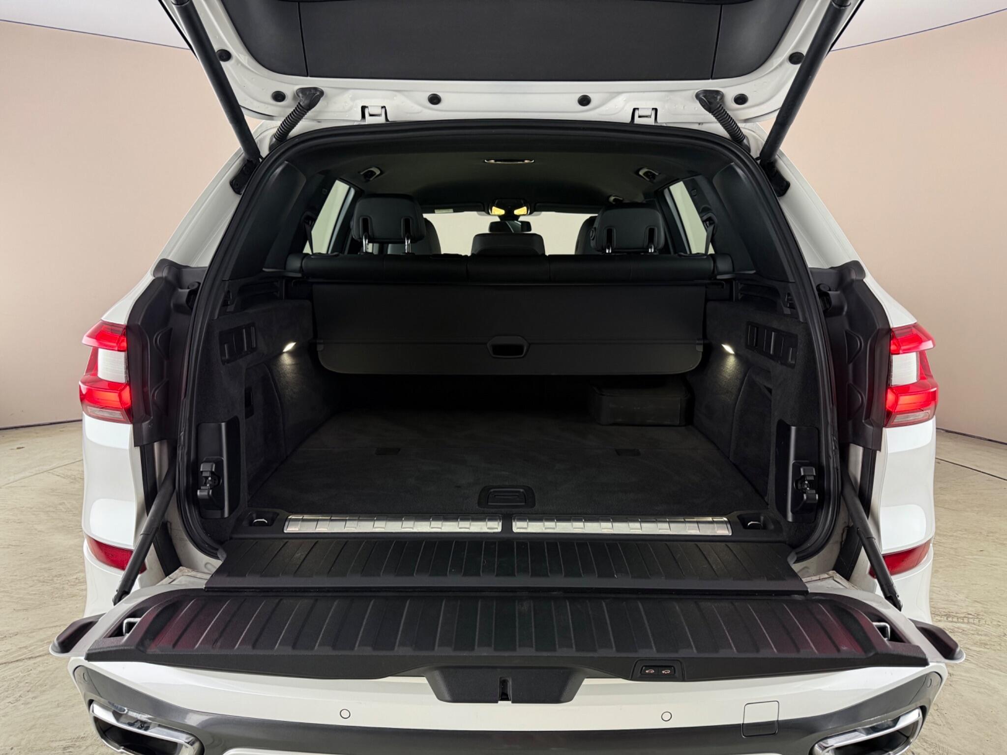 BMW X5 view 10
