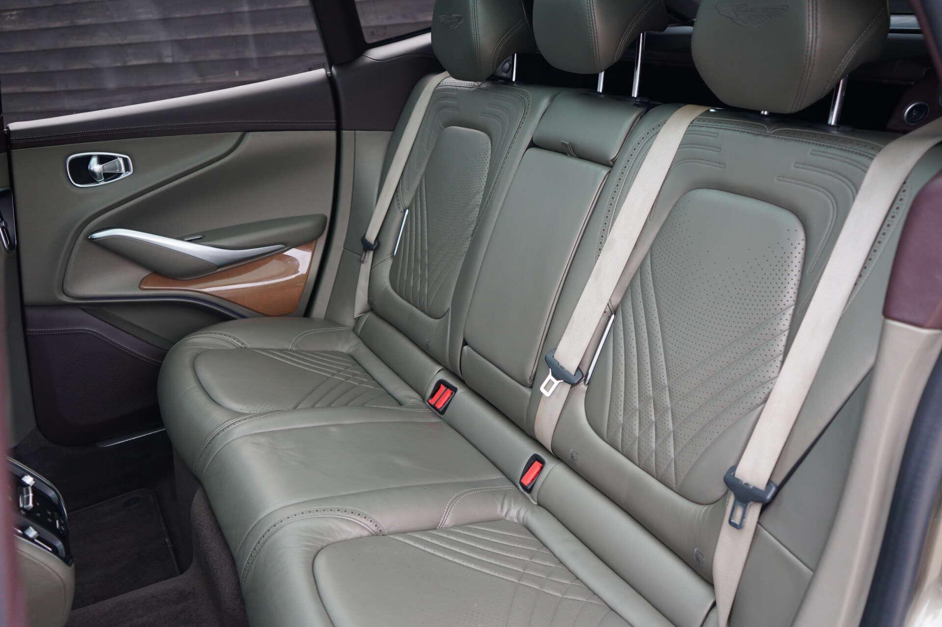 Aston Martin DBX view 10