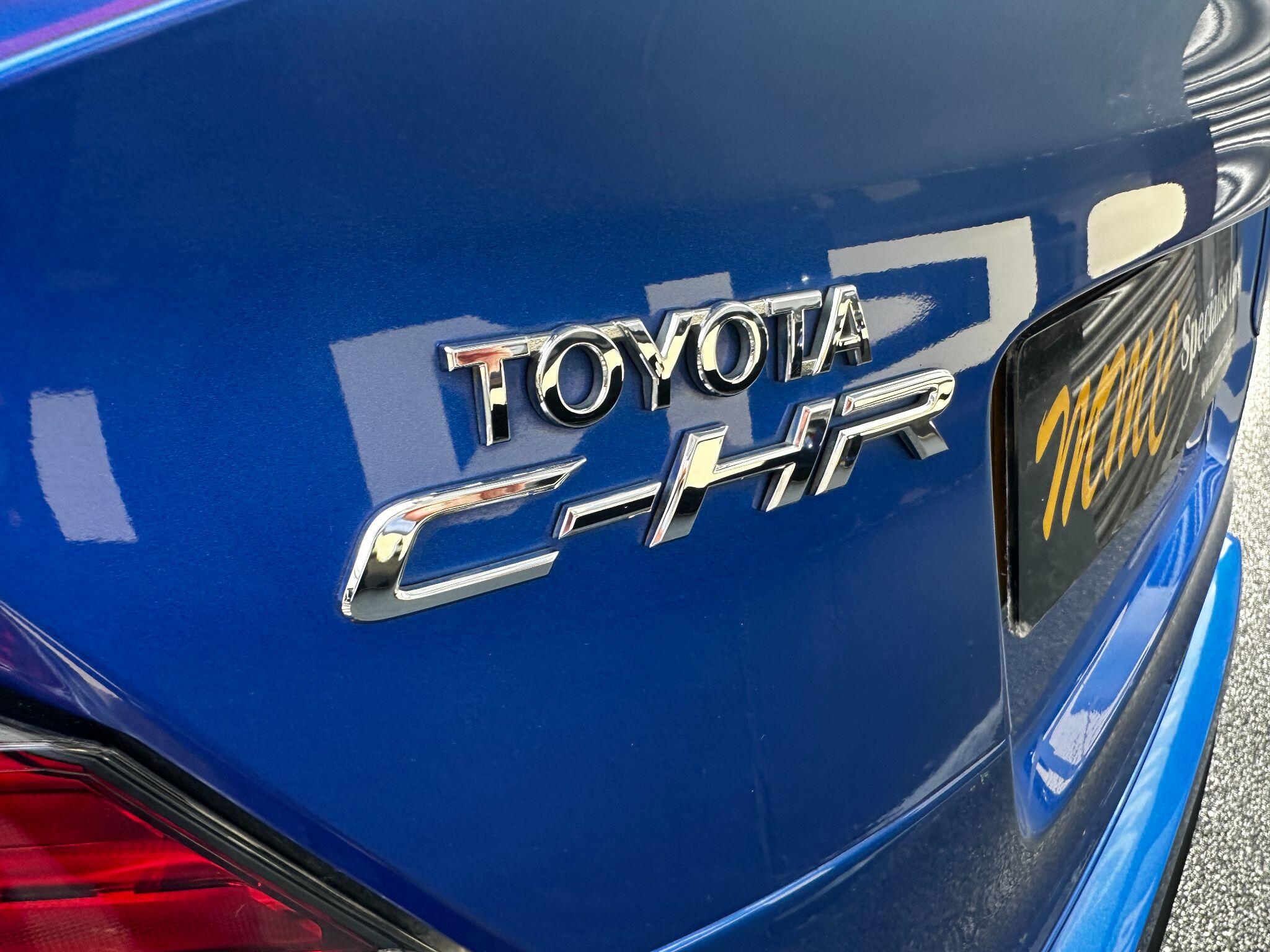 Toyota C-HR view 25