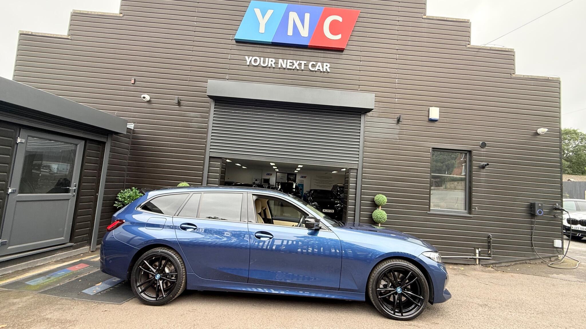 BMW 3 Series view 3