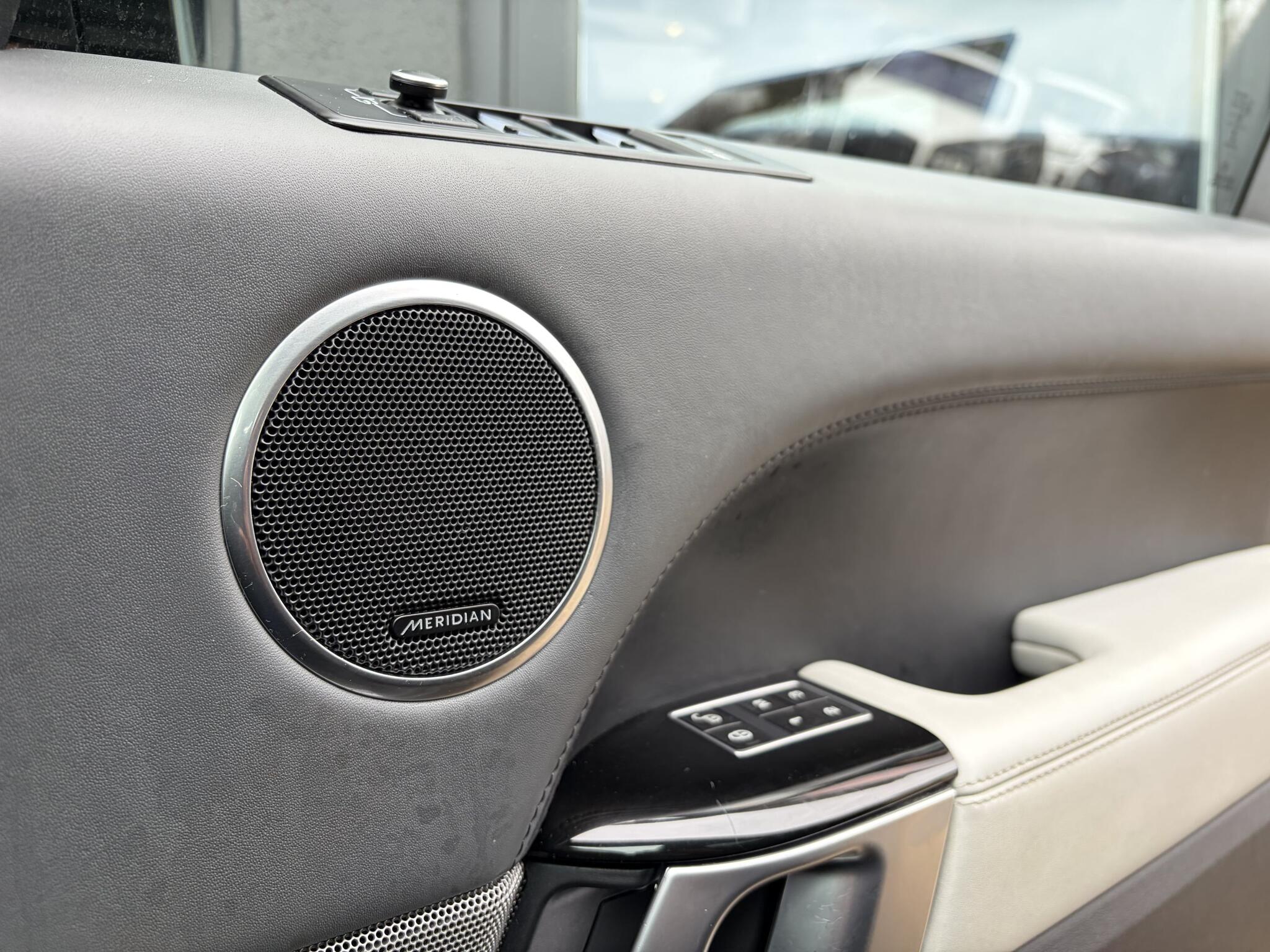 Land Rover Range Rover Sport view 22