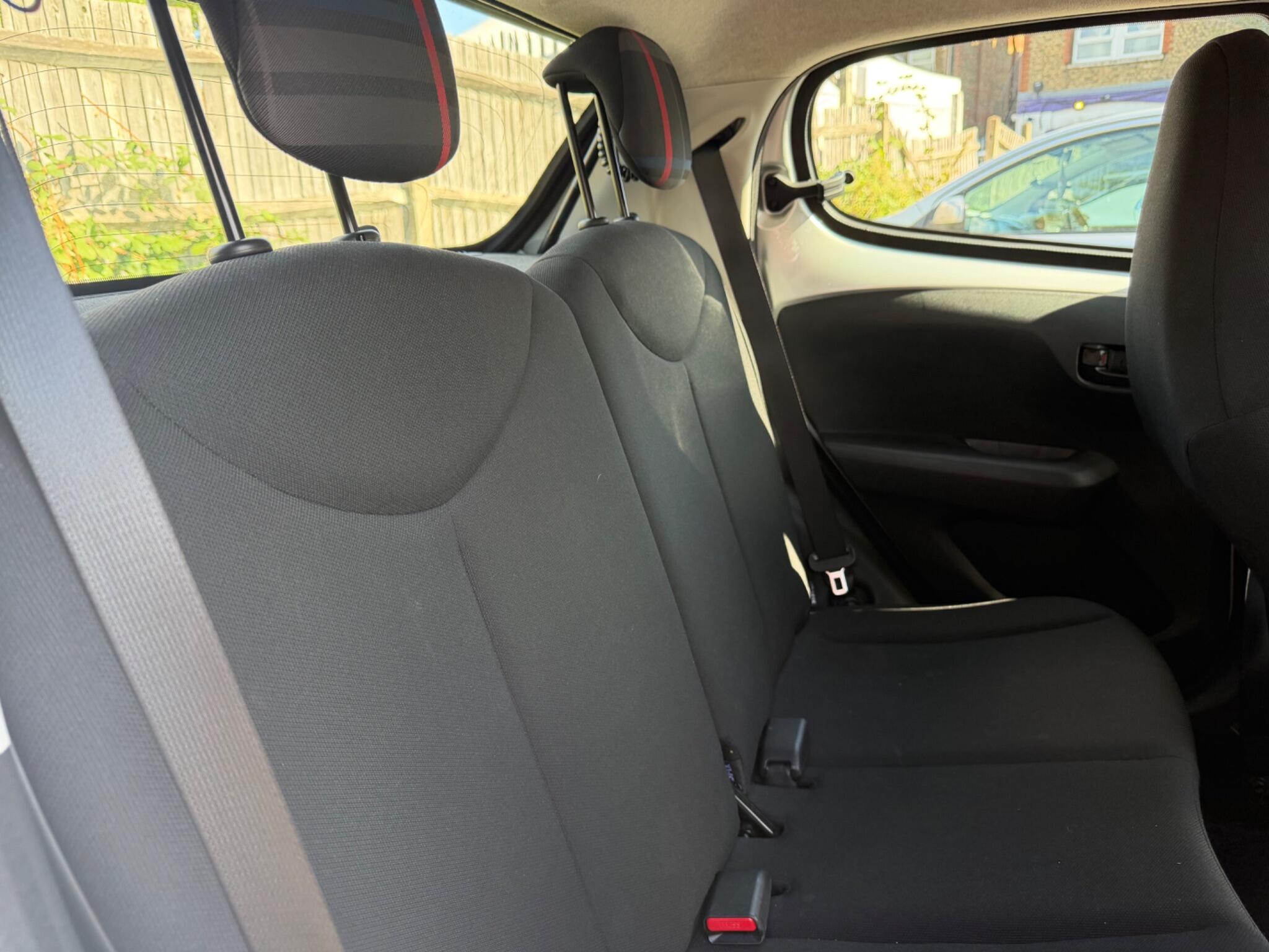 Peugeot 108 view 8
