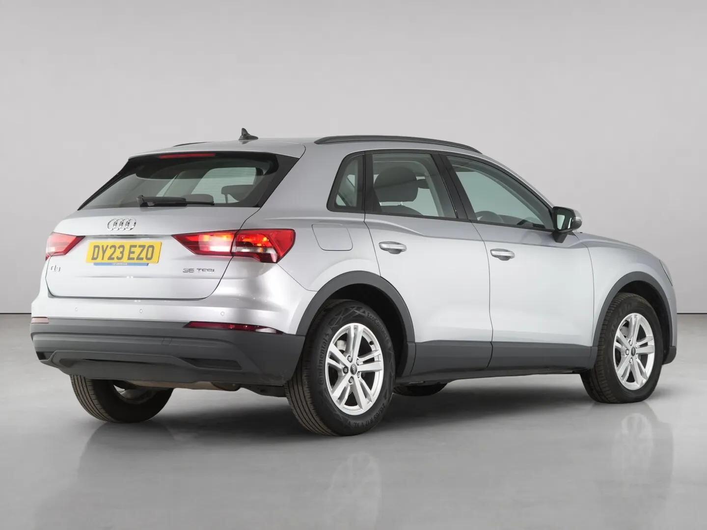 Audi Q3 view 12