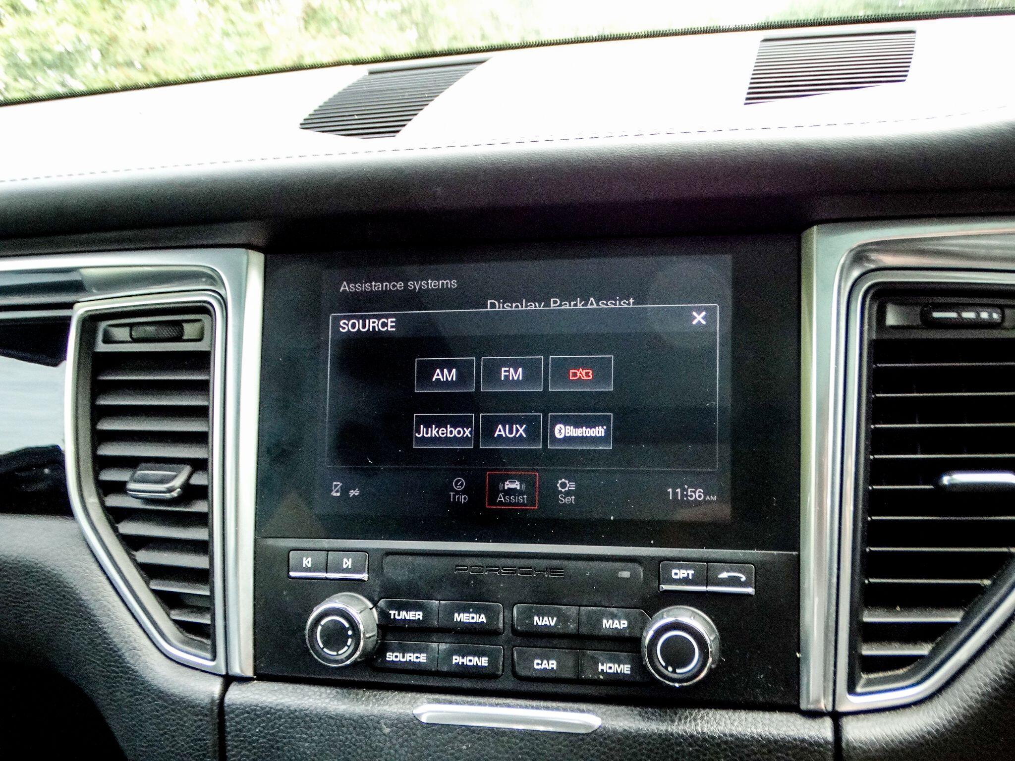 Porsche Macan view 22