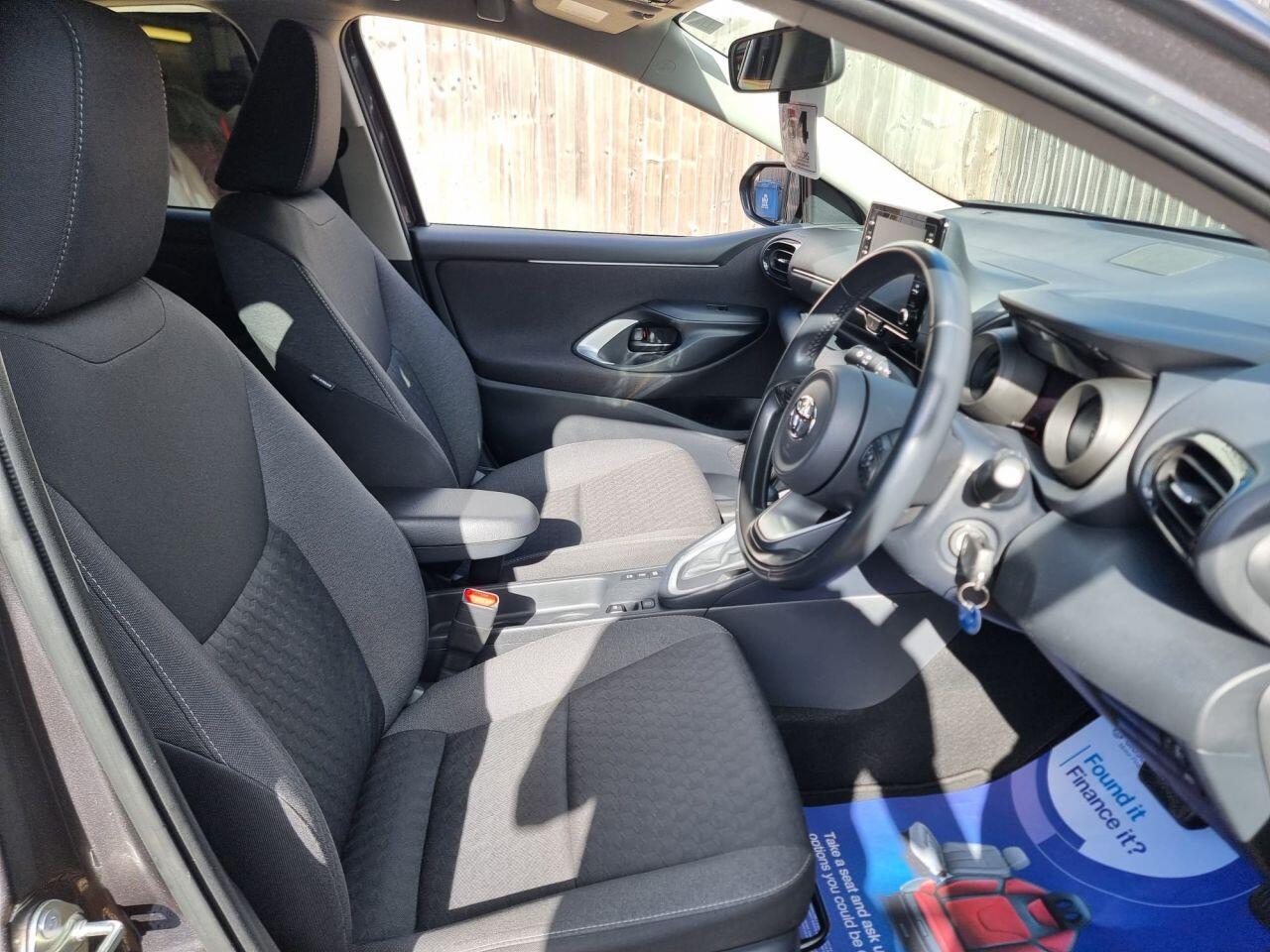 Toyota Yaris view 35