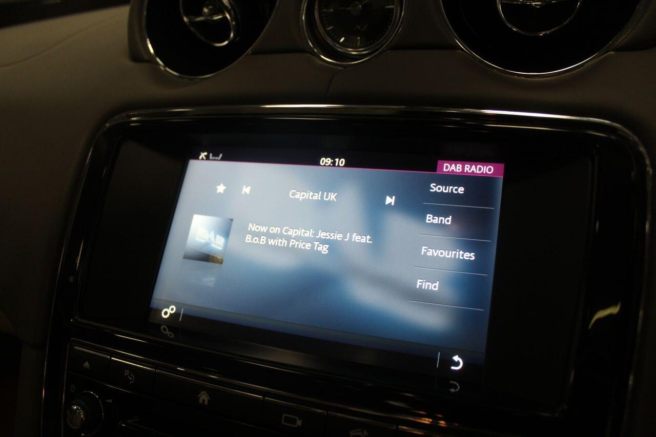 Jaguar XJ view 40