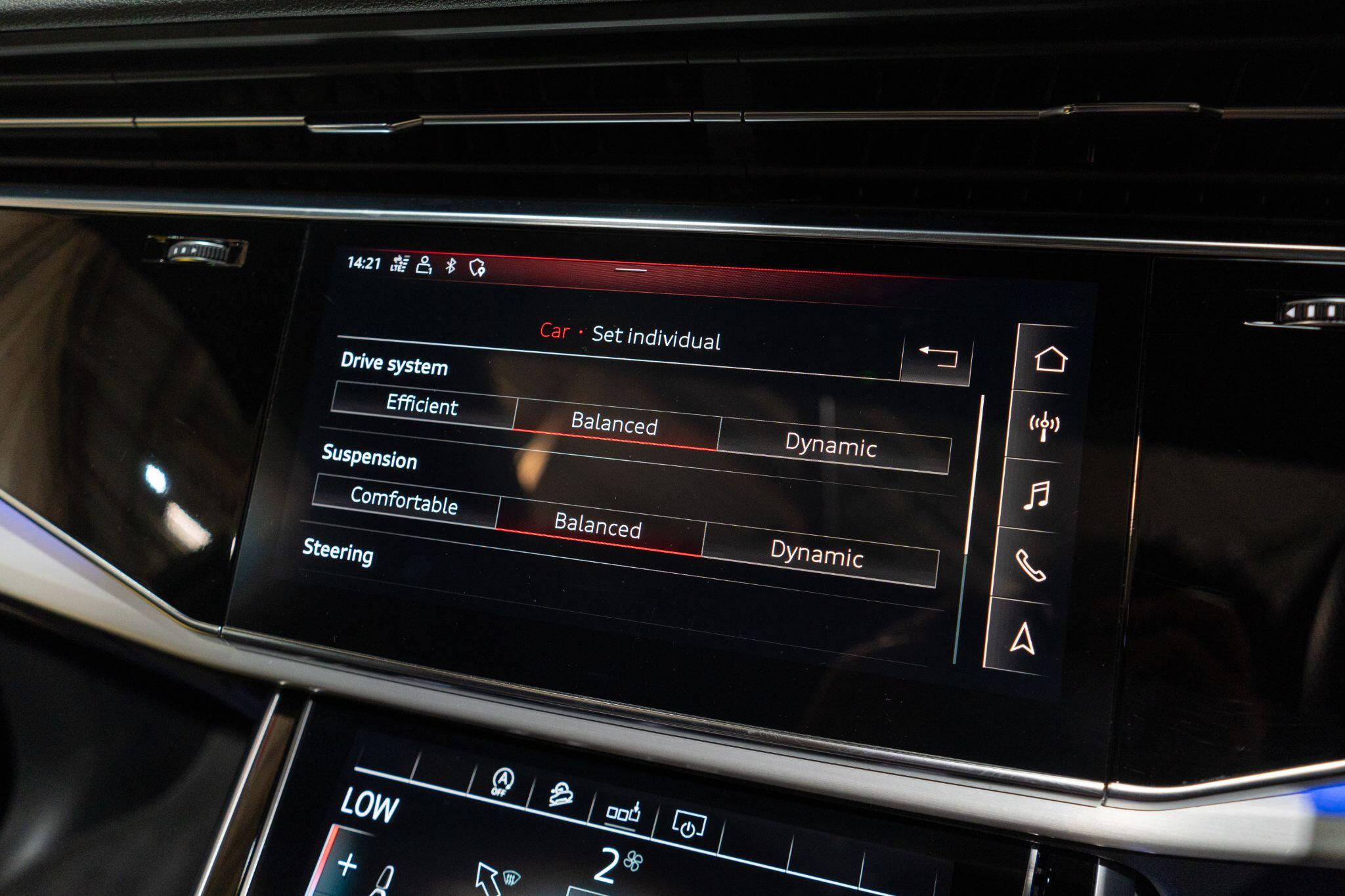 Audi SQ7 view 24