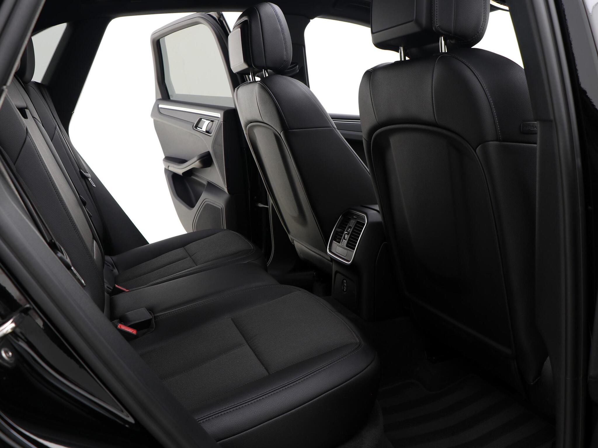 Porsche Macan view 28
