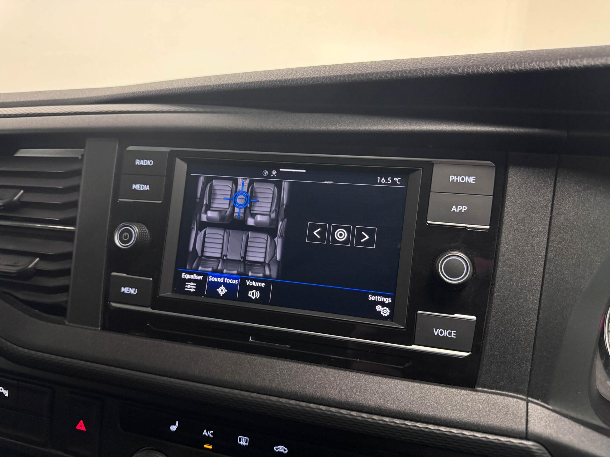 Volkswagen Transporter view 52